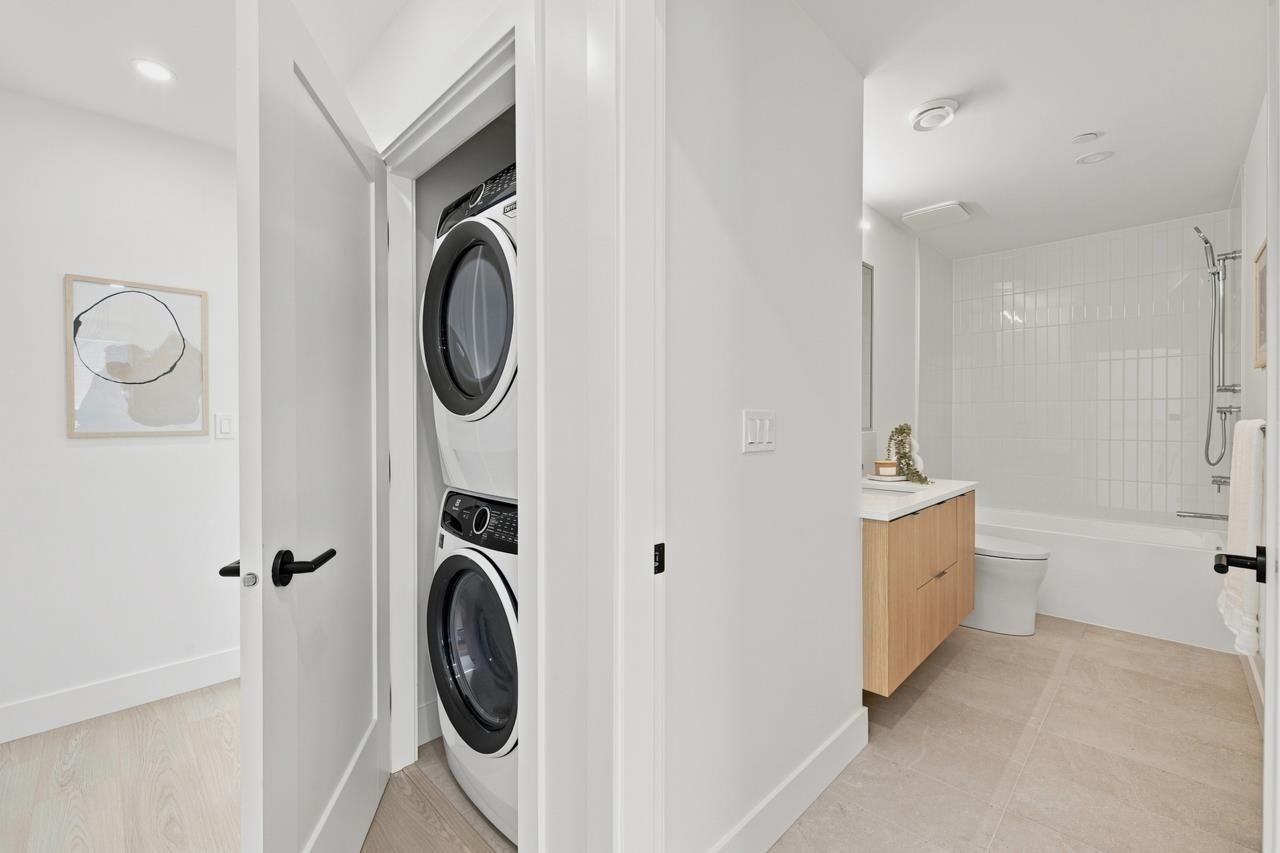 4778 48B Street, Delta, BC - Indoor Photo Showing Laundry Room