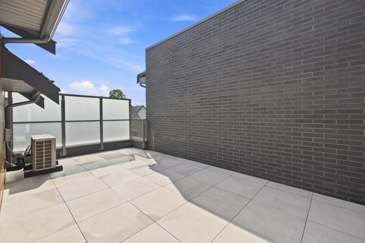 4778 48B Street, Delta, BC - Outdoor With Exterior