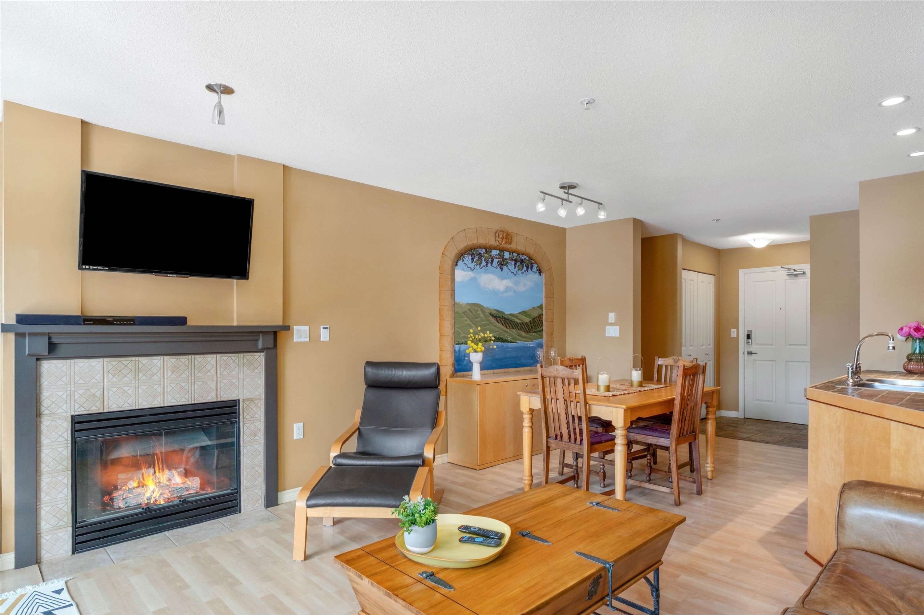 209-8080 Nicklaus North Boulevard, Whistler, BC - Indoor Photo Showing Living Room With Fireplace
