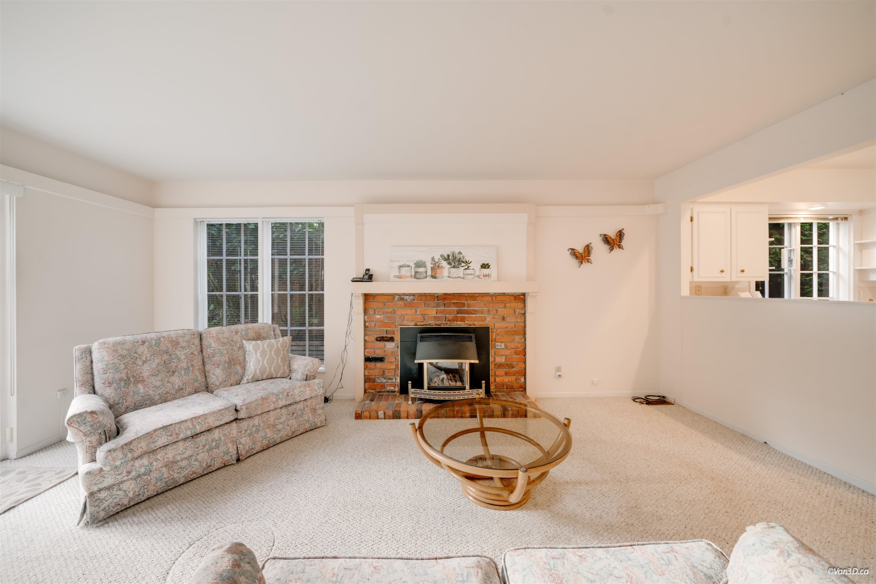 5384 Kew Cliff Road, West Vancouver, BC - Indoor Photo Showing Living Room With Fireplace