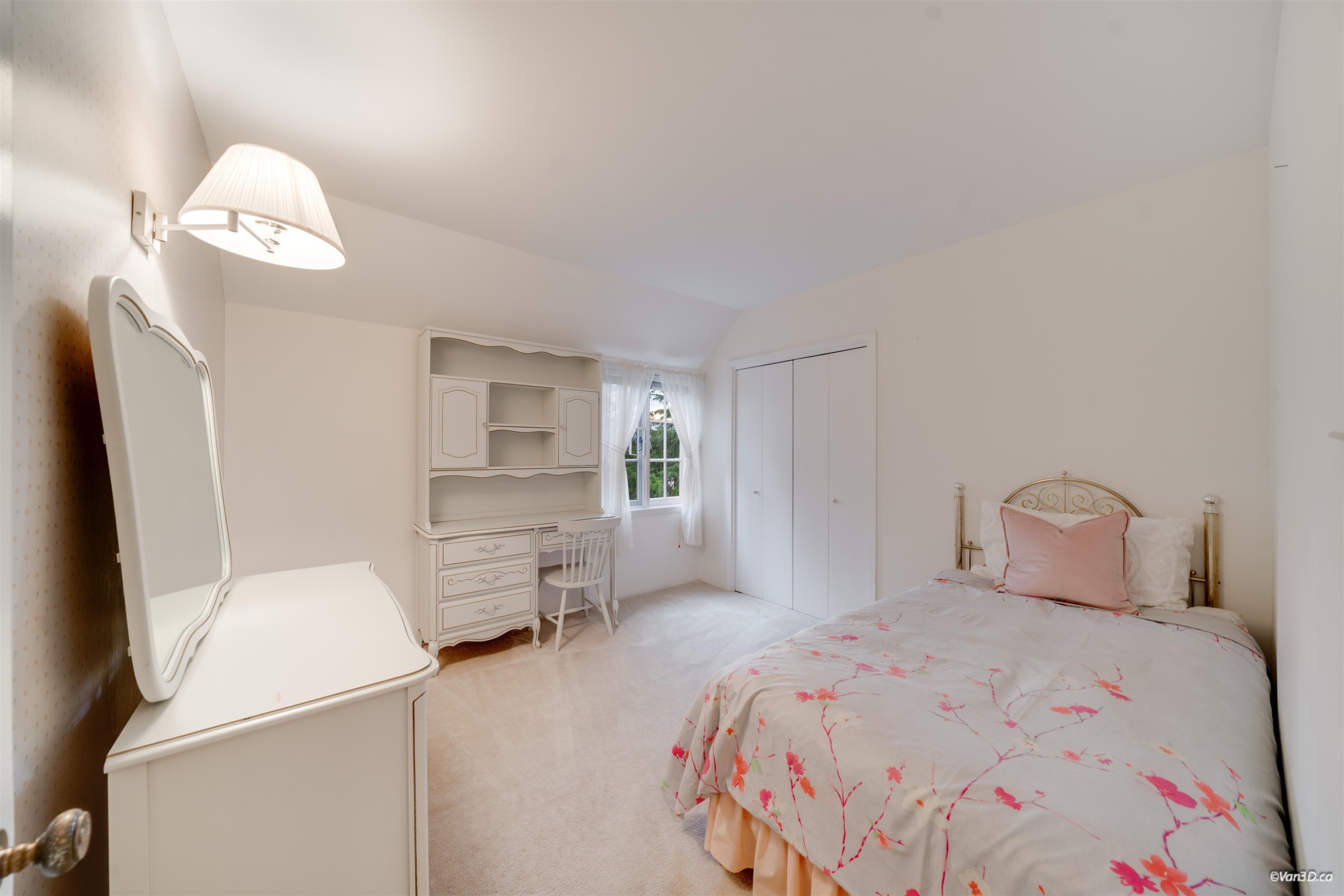 5384 Kew Cliff Road, West Vancouver, BC - Indoor Photo Showing Bedroom