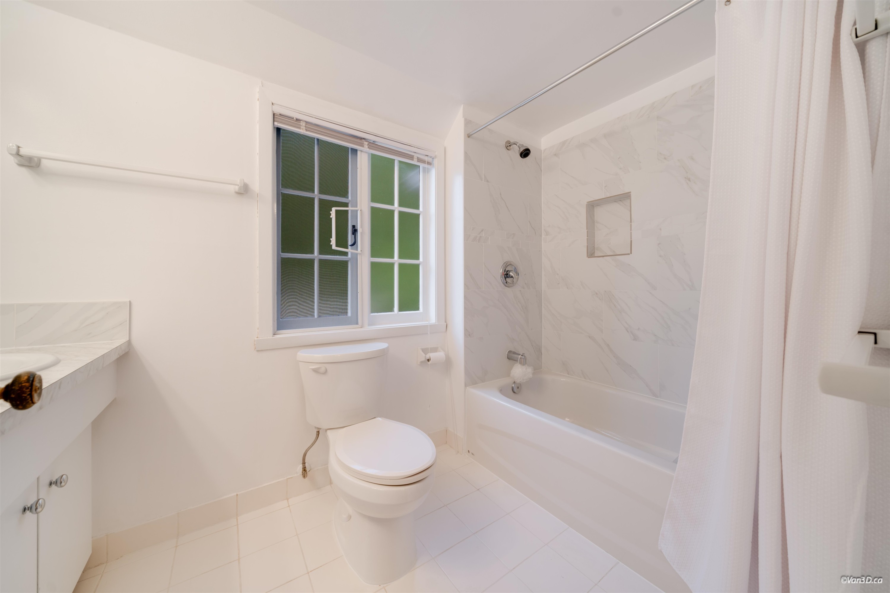 5384 Kew Cliff Road, West Vancouver, BC - Indoor Photo Showing Bathroom