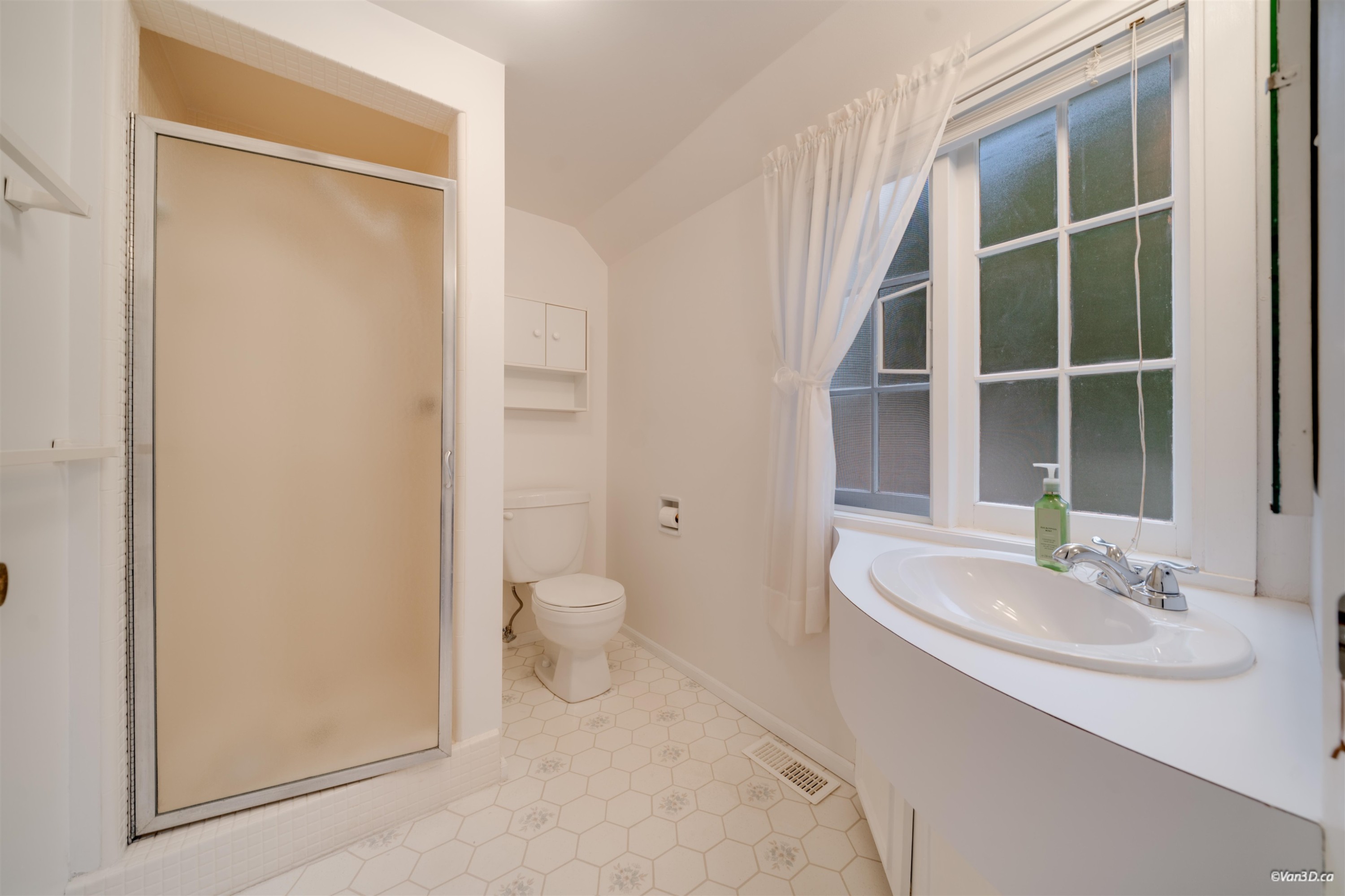 5384 Kew Cliff Road, West Vancouver, BC - Indoor Photo Showing Bathroom