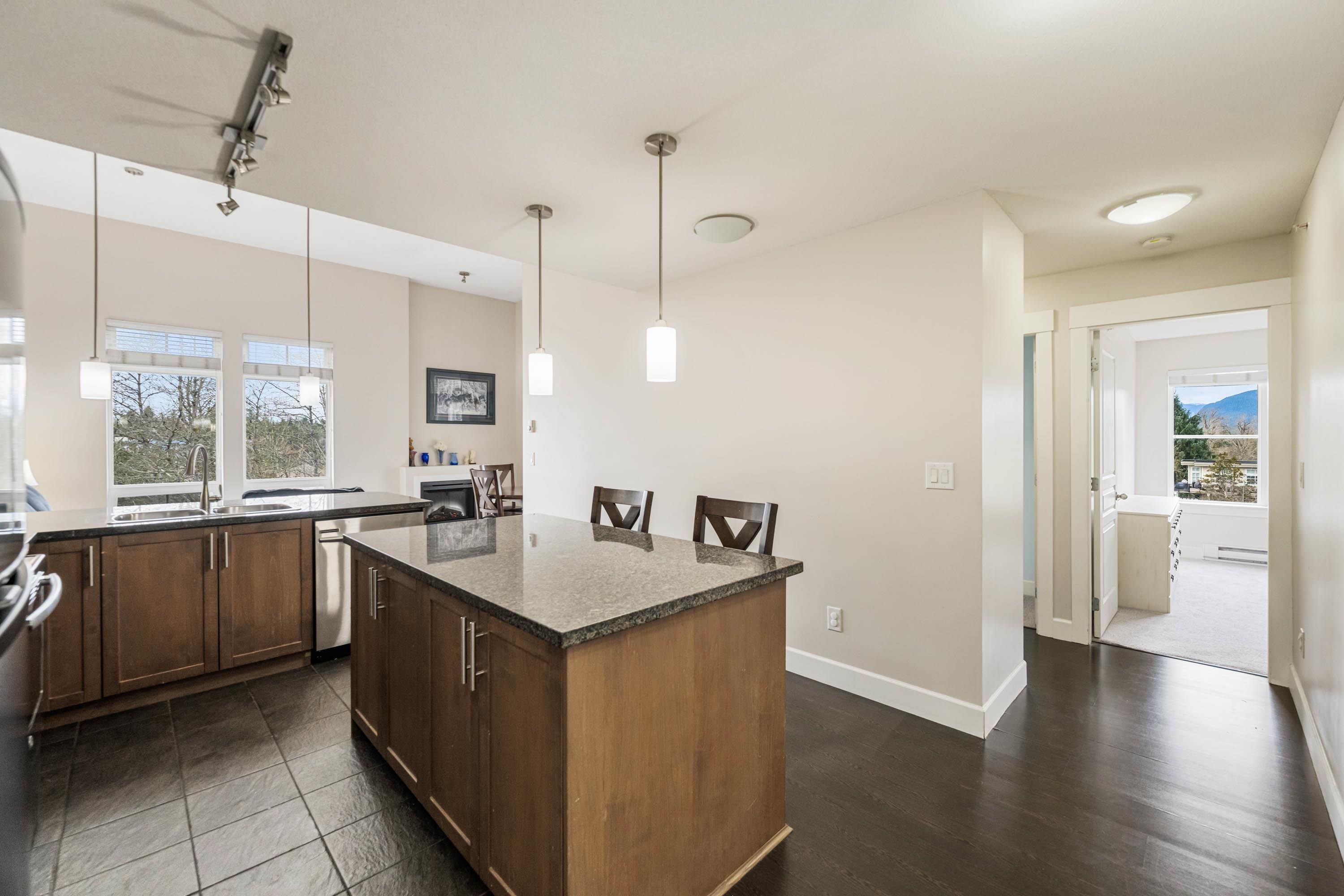 406-12283 224 Street, Maple Ridge, BC - Indoor Photo Showing Kitchen With Upgraded Kitchen
