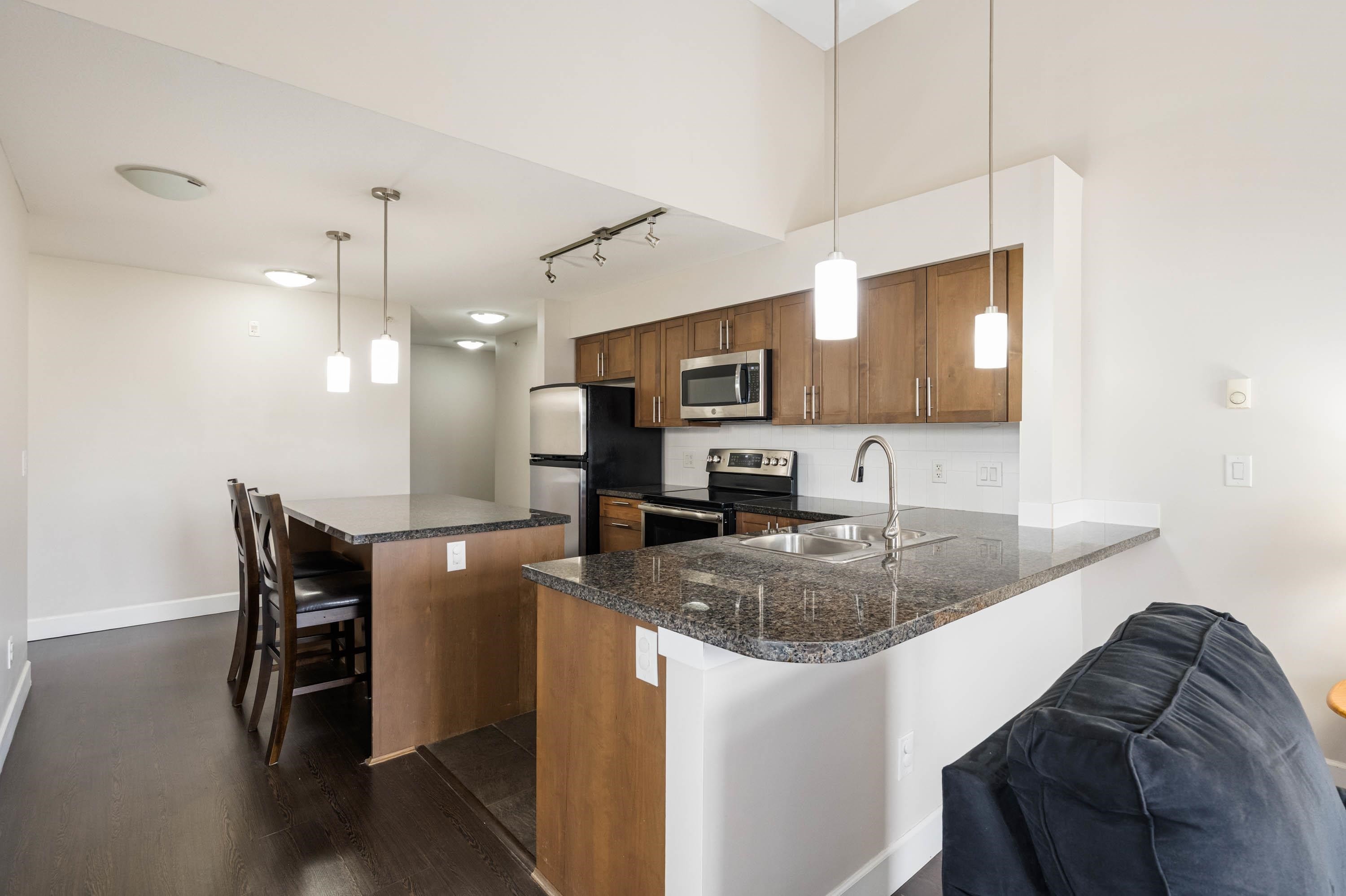 406-12283 224 Street, Maple Ridge, BC - Indoor Photo Showing Kitchen With Double Sink With Upgraded Kitchen