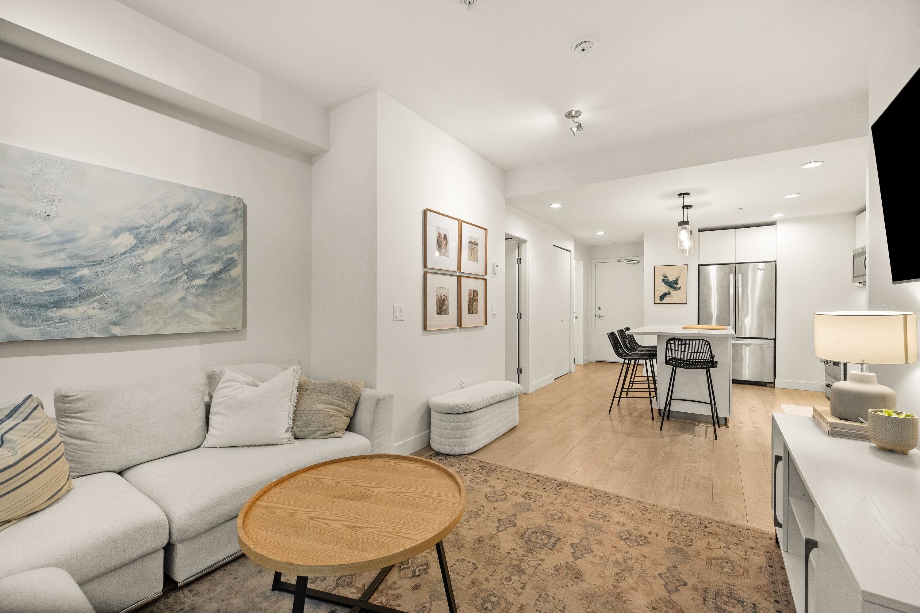 103-719 3Rd Street W, North Vancouver, BC - Indoor