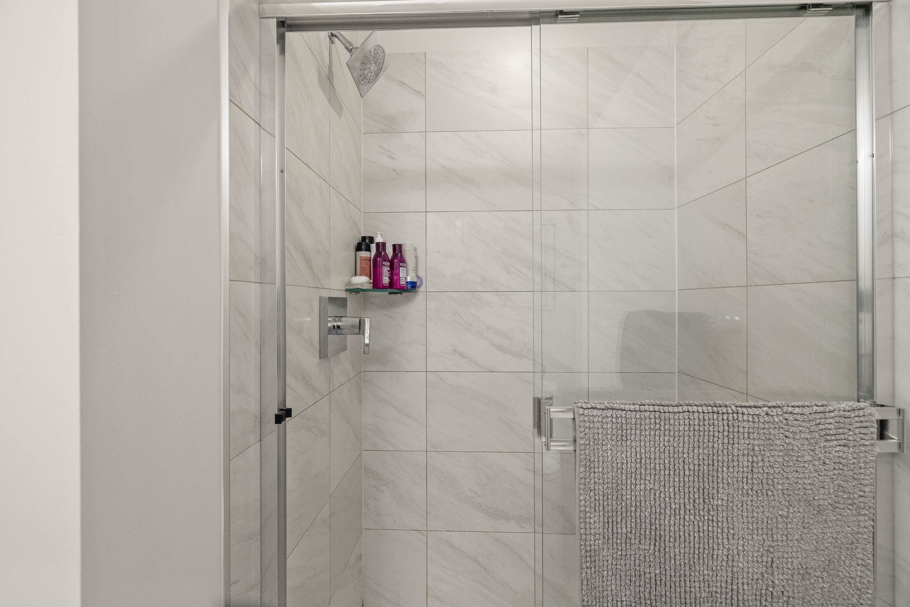 103-719 3Rd Street W, North Vancouver, BC - Indoor Photo Showing Bathroom