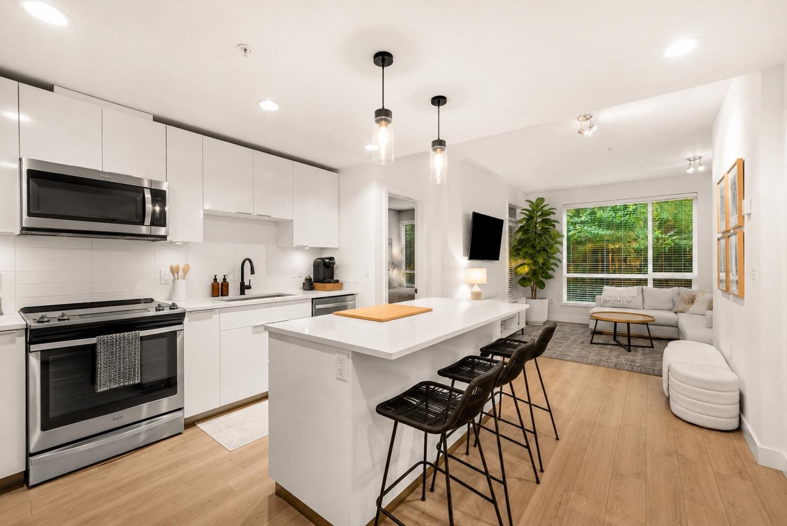 103-719 3Rd Street W, North Vancouver, BC - Indoor Photo Showing Kitchen With Stainless Steel Kitchen With Upgraded Kitchen