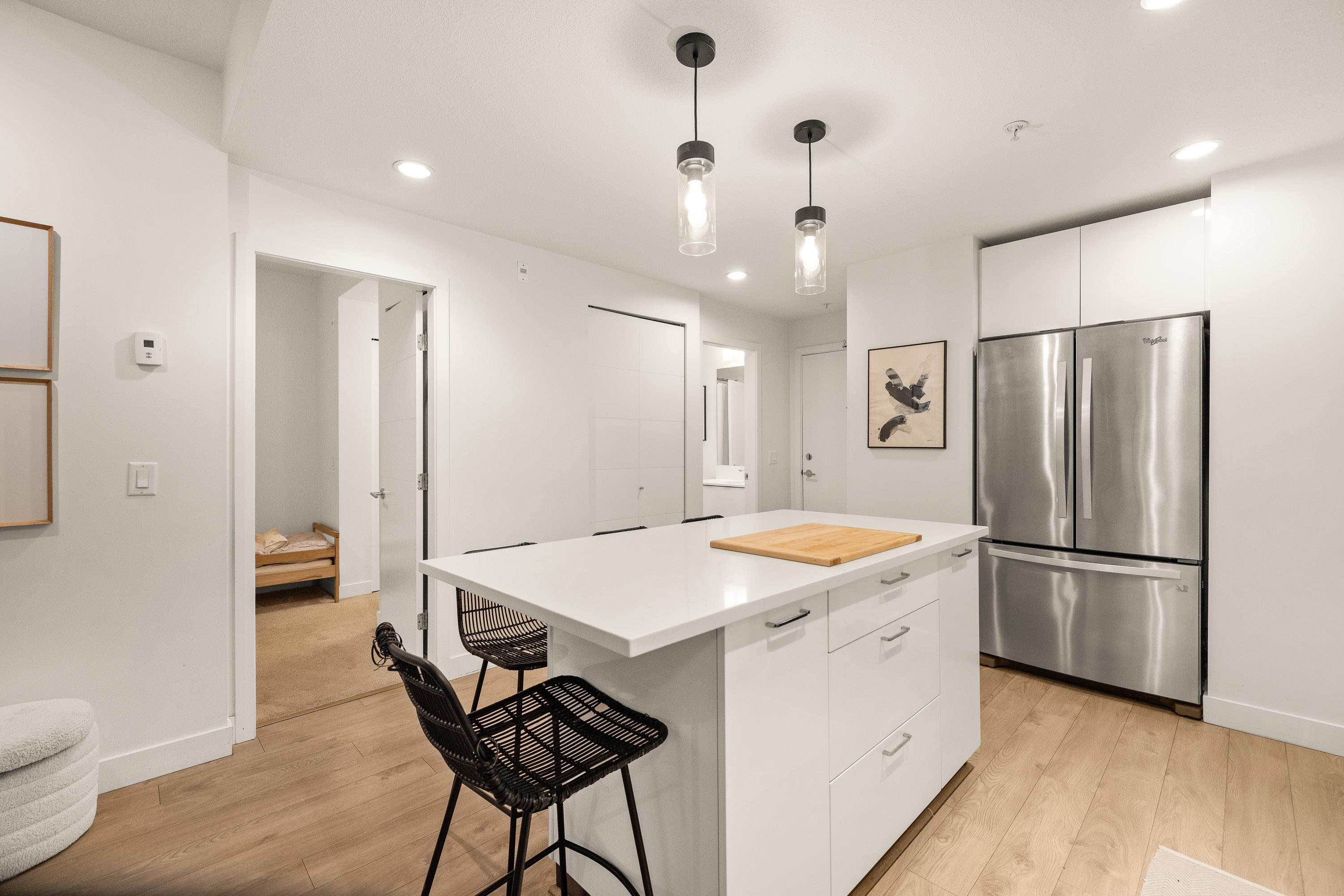 103-719 3Rd Street W, North Vancouver, BC - Indoor Photo Showing Kitchen