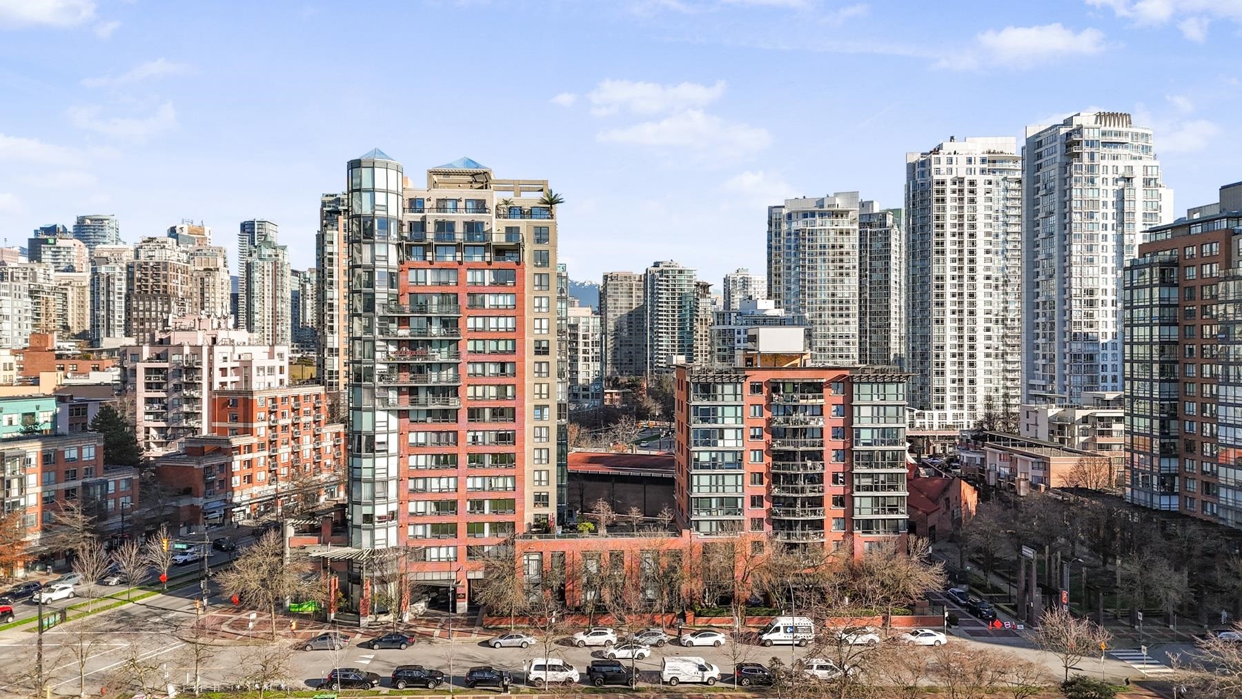18A-199 Drake Street, Vancouver, BC - Outdoor With Facade
