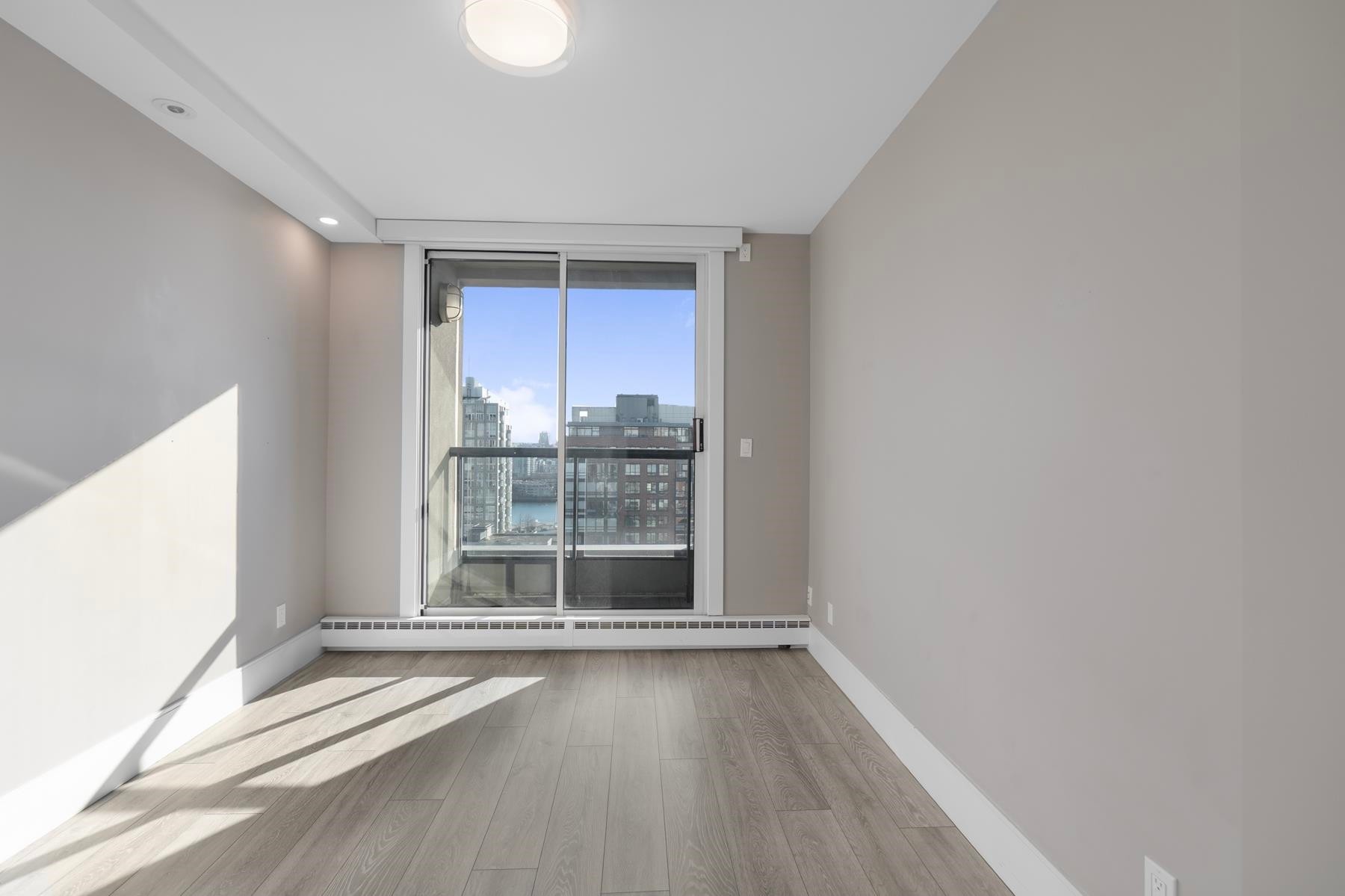18A-199 Drake Street, Vancouver, BC - Indoor Photo Showing Other Room