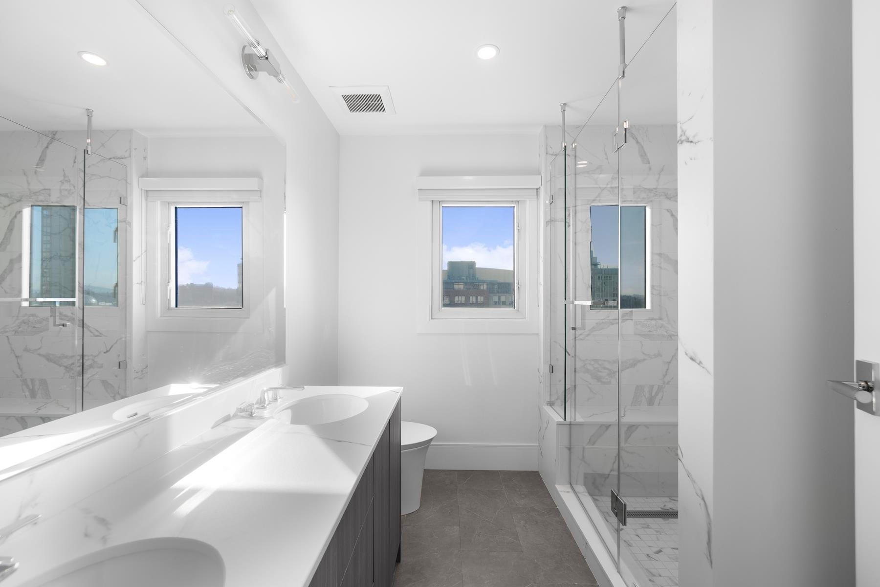 18A-199 Drake Street, Vancouver, BC - Indoor Photo Showing Bathroom