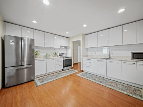 667 Cypress Street, Coquitlam, BC - Indoor Photo Showing Kitchen With Stainless Steel Kitchen