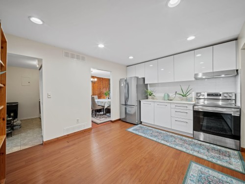 667 Cypress Street, Coquitlam, BC - Indoor Photo Showing Kitchen