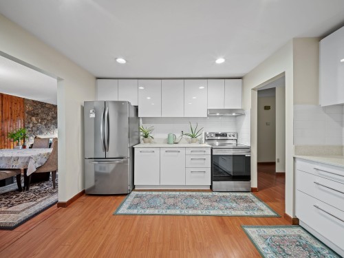 667 Cypress Street, Coquitlam, BC - Indoor Photo Showing Kitchen With Stainless Steel Kitchen With Upgraded Kitchen