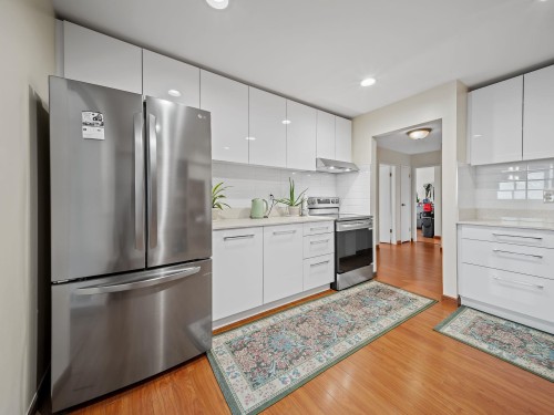 667 Cypress Street, Coquitlam, BC - Indoor Photo Showing Kitchen With Stainless Steel Kitchen With Upgraded Kitchen