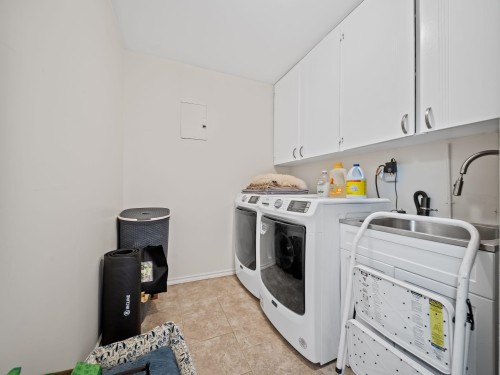 667 Cypress Street, Coquitlam, BC - Indoor Photo Showing Laundry Room