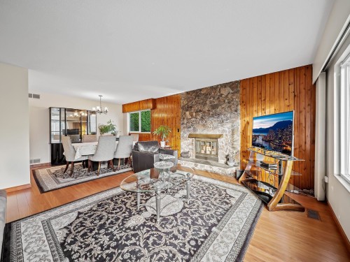 667 Cypress Street, Coquitlam, BC - Indoor Photo Showing Living Room With Fireplace