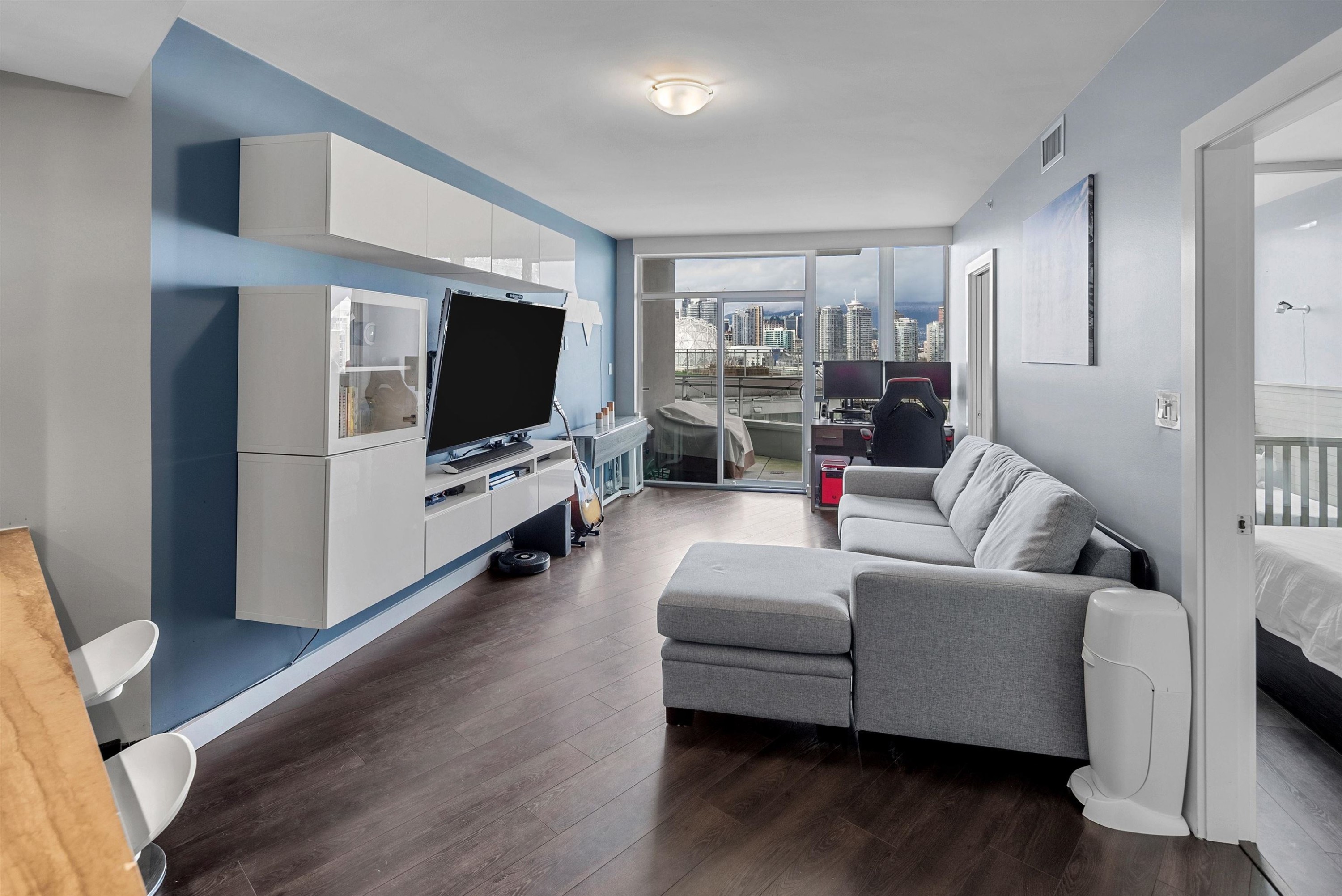 1509-1618 Quebec Street, Vancouver, BC - Indoor Photo Showing Living Room