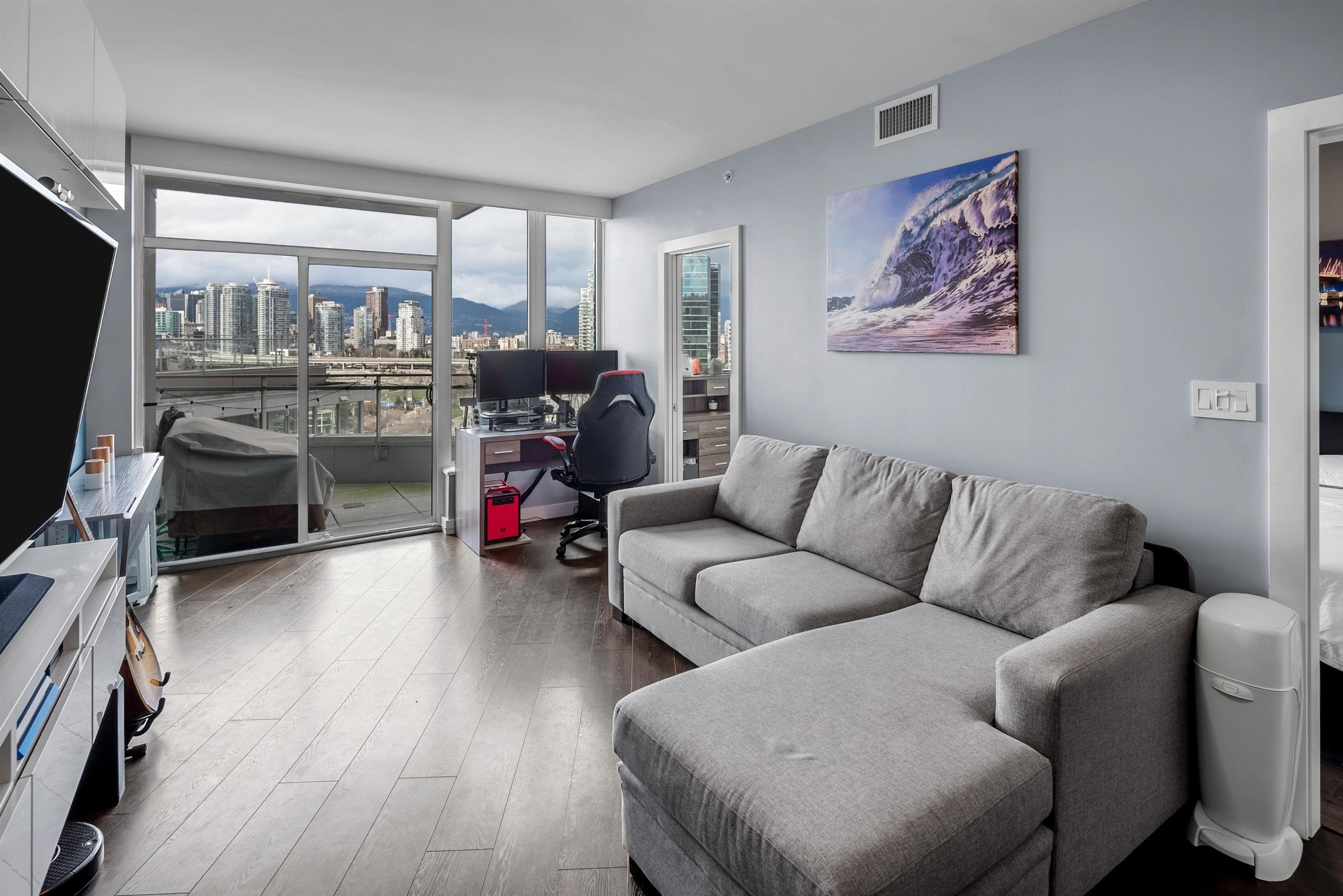 1509-1618 Quebec Street, Vancouver, BC - Indoor Photo Showing Living Room