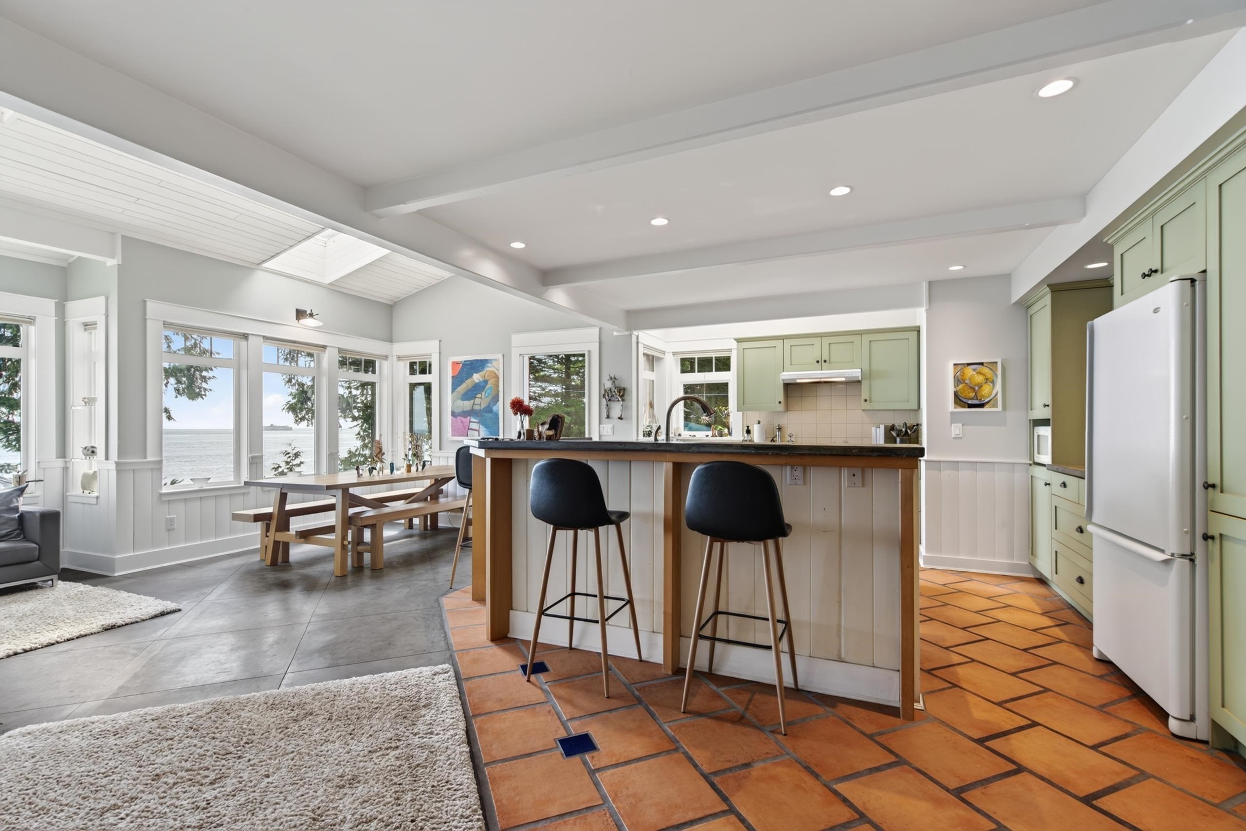 105 Island Park Drive, Galiano Island, BC - Indoor Photo Showing Kitchen
