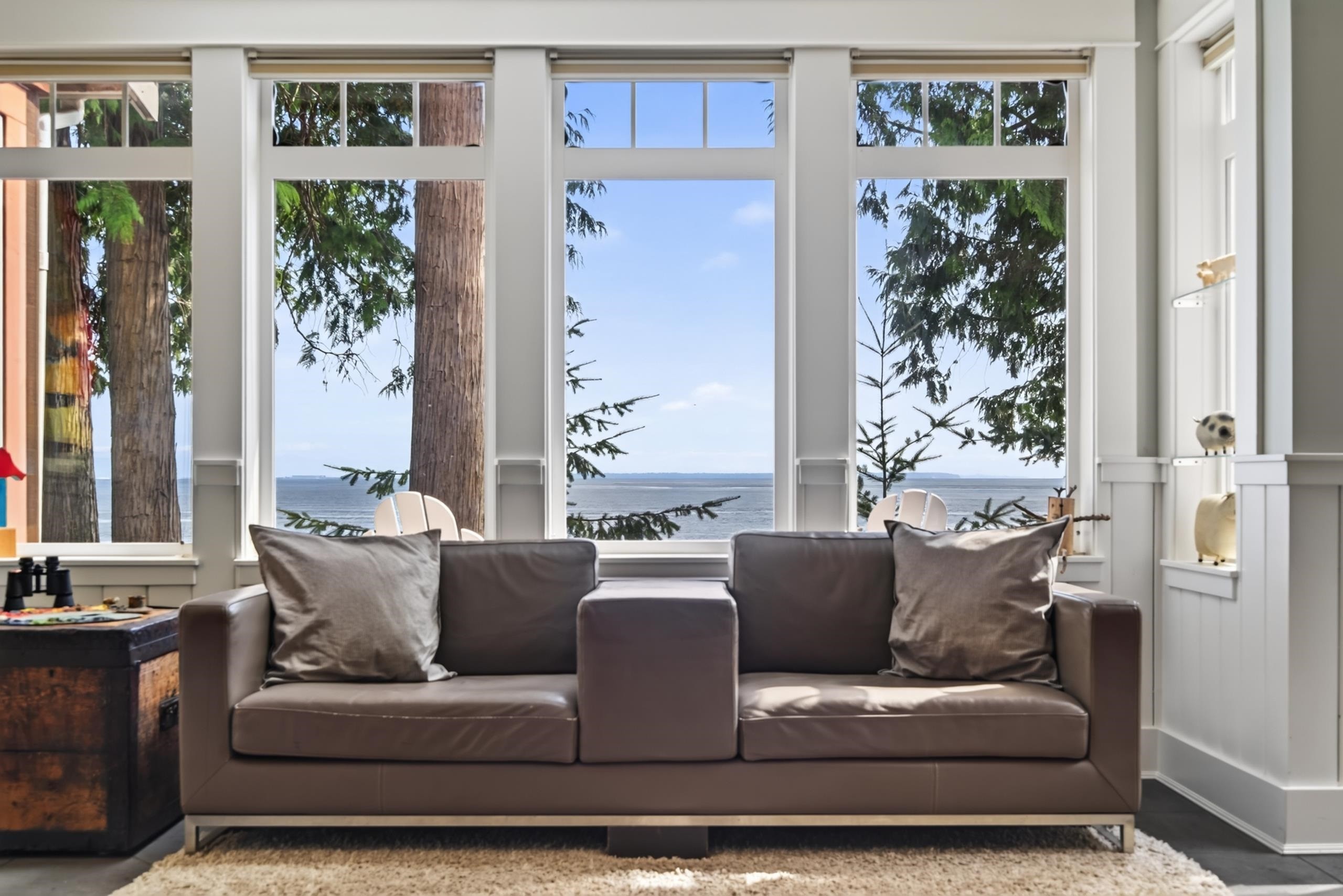 105 Island Park Drive, Galiano Island, BC - Indoor Photo Showing Living Room