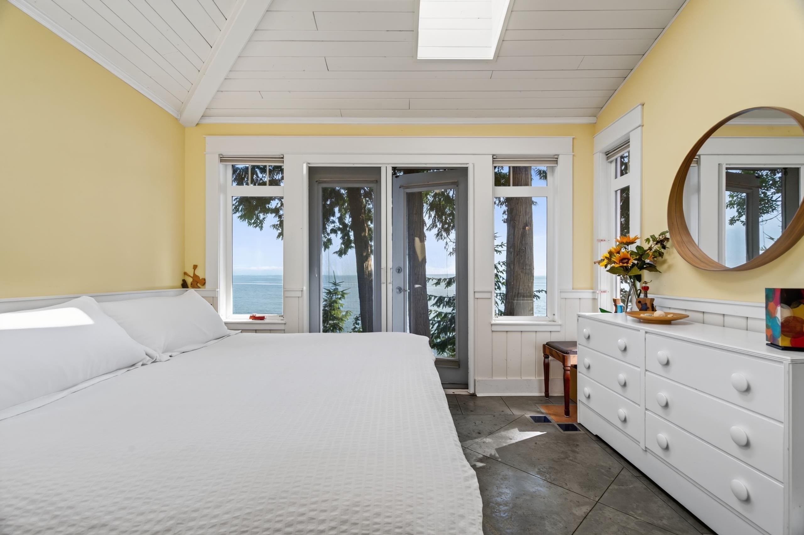105 Island Park Drive, Galiano Island, BC - Indoor Photo Showing Bedroom