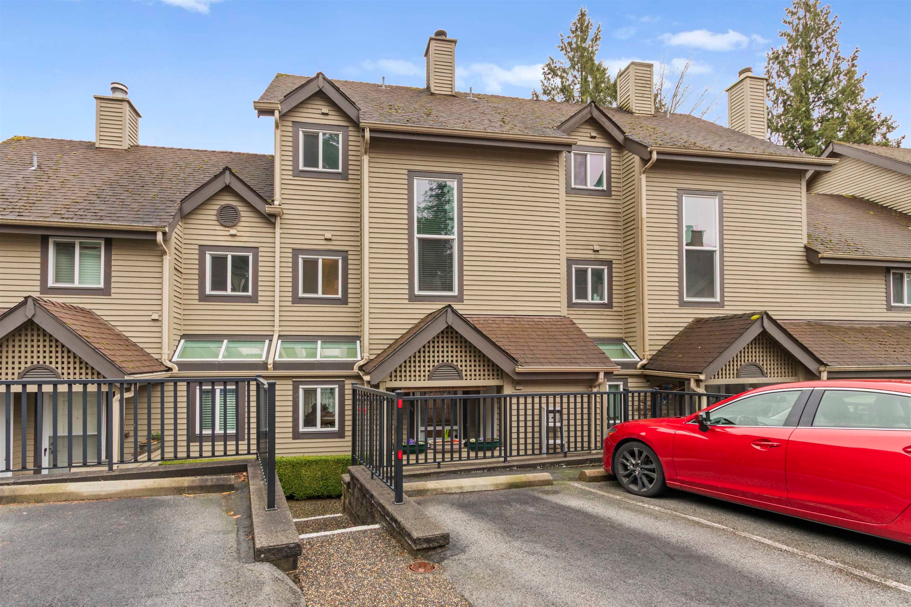 14-2736 Atlin Place, Coquitlam, BC - Outdoor