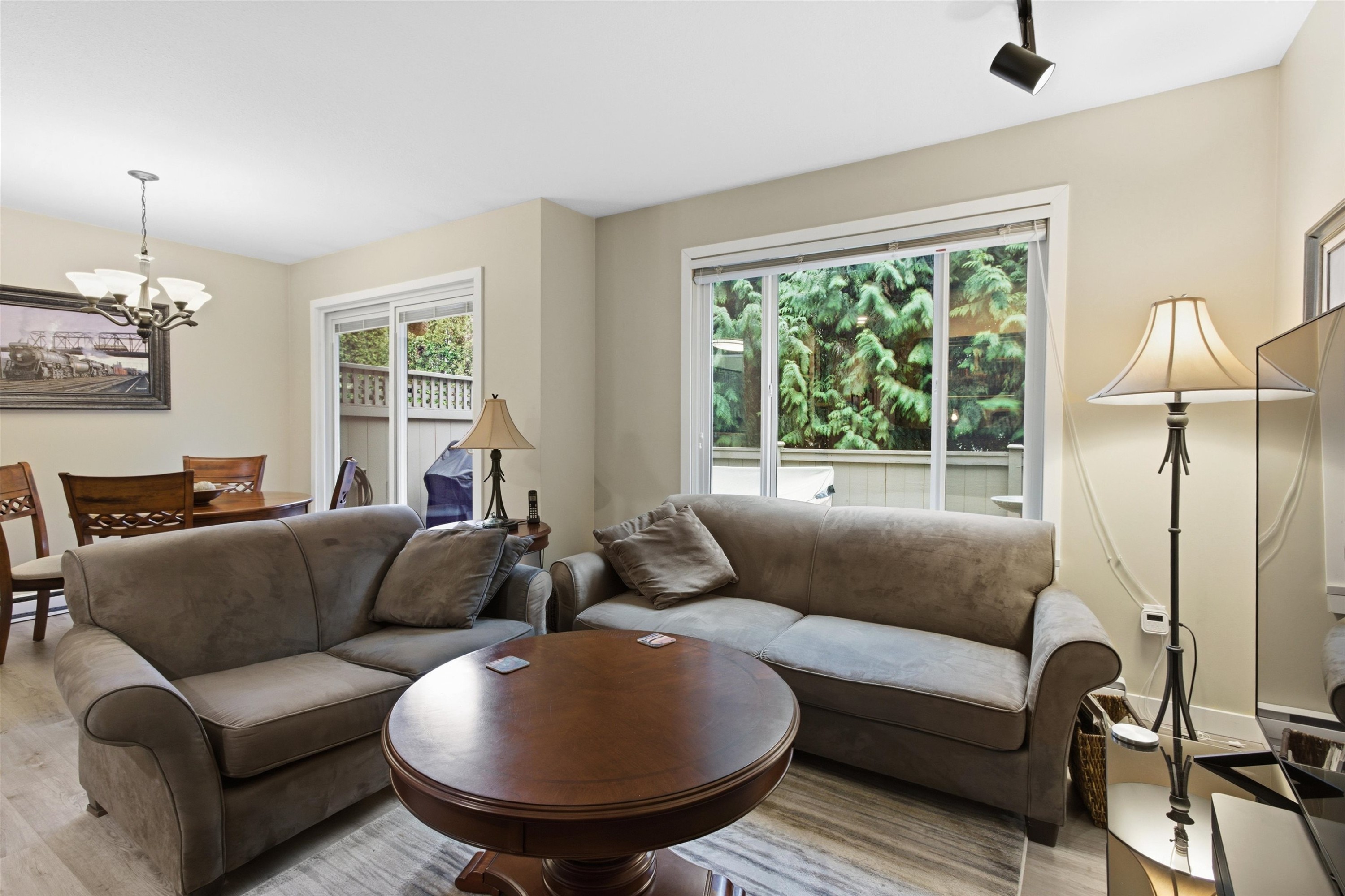 14-2736 Atlin Place, Coquitlam, BC - Indoor Photo Showing Living Room