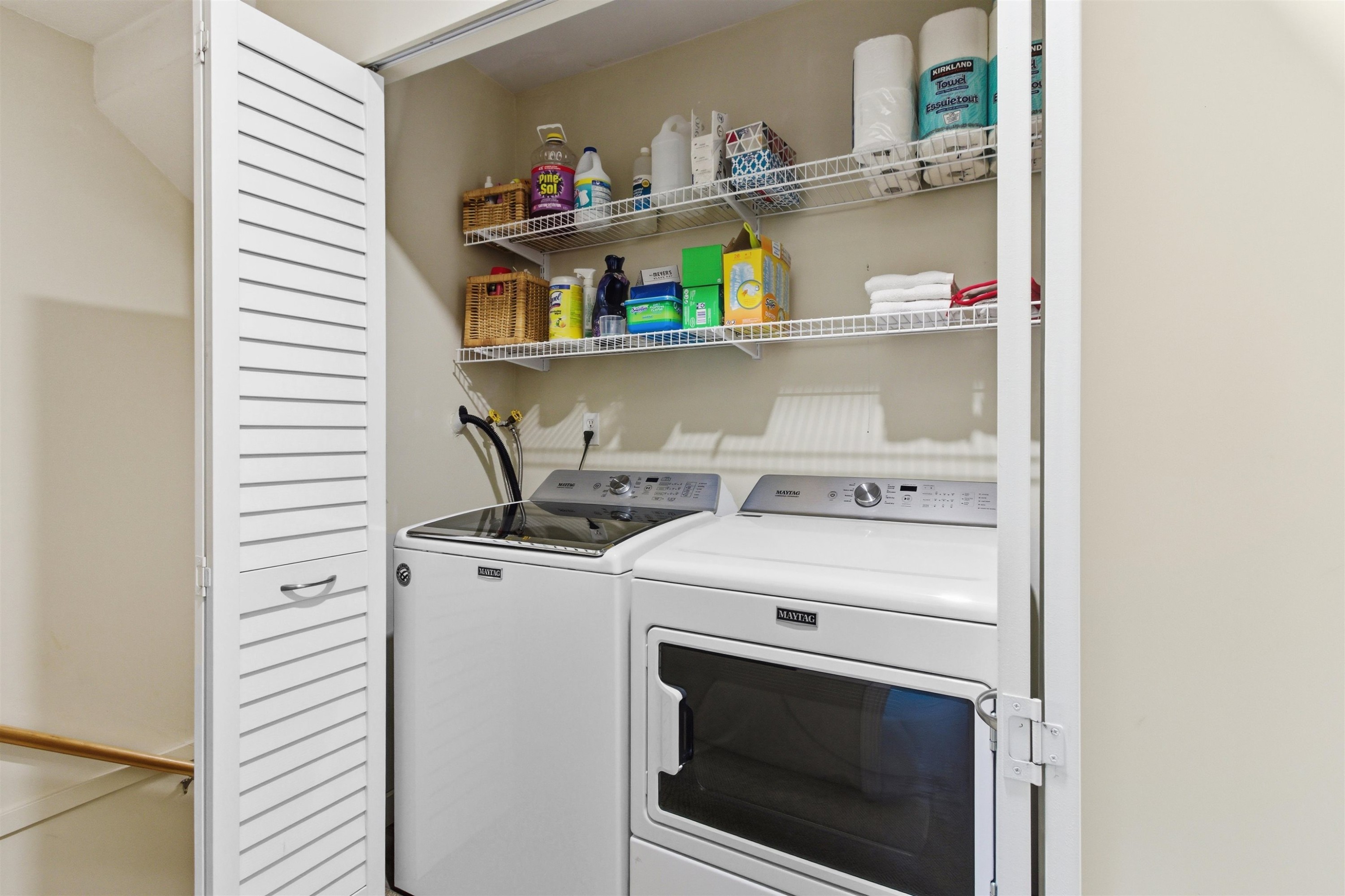 14-2736 Atlin Place, Coquitlam, BC - Indoor Photo Showing Laundry Room