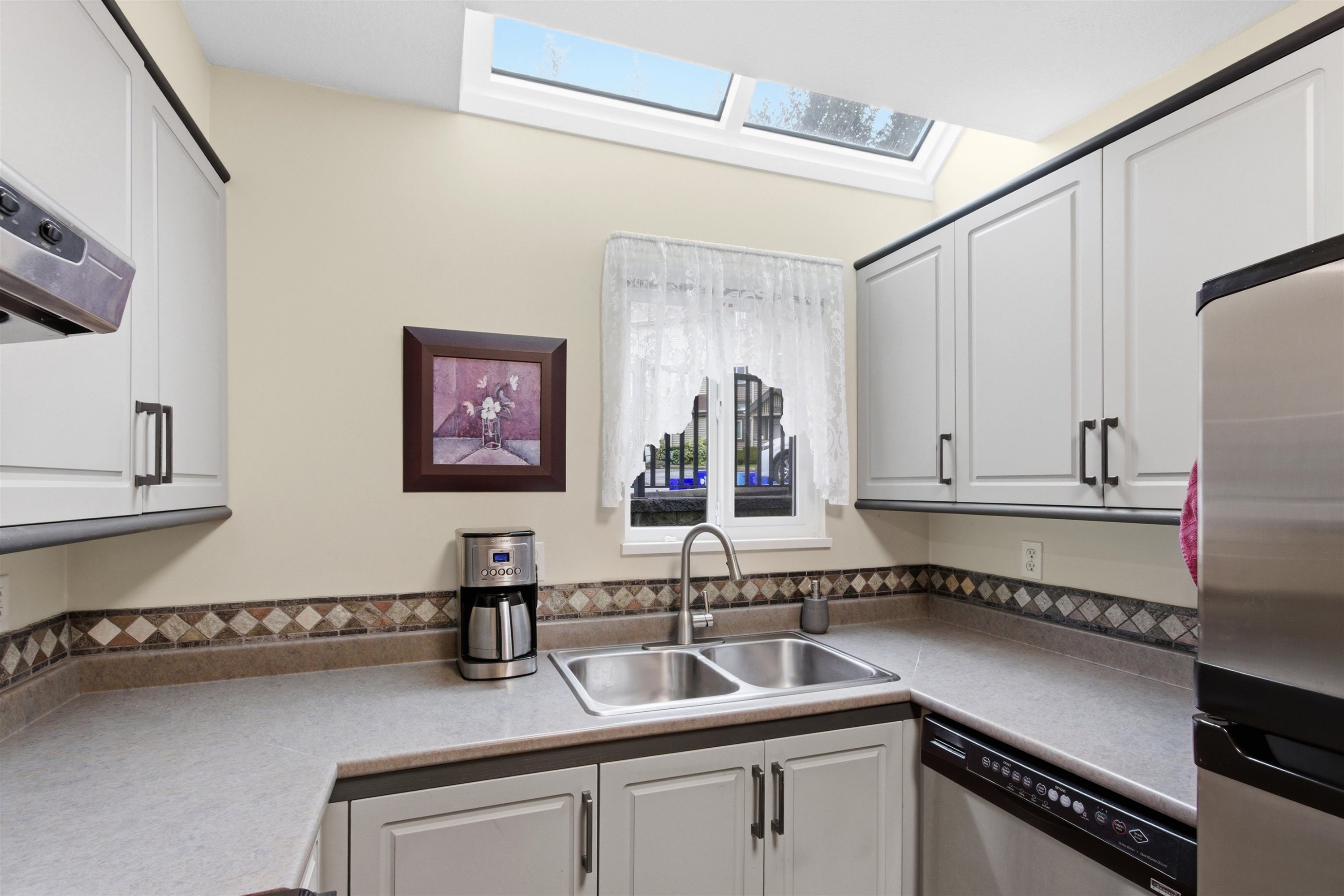 14-2736 Atlin Place, Coquitlam, BC - Indoor Photo Showing Kitchen With Double Sink