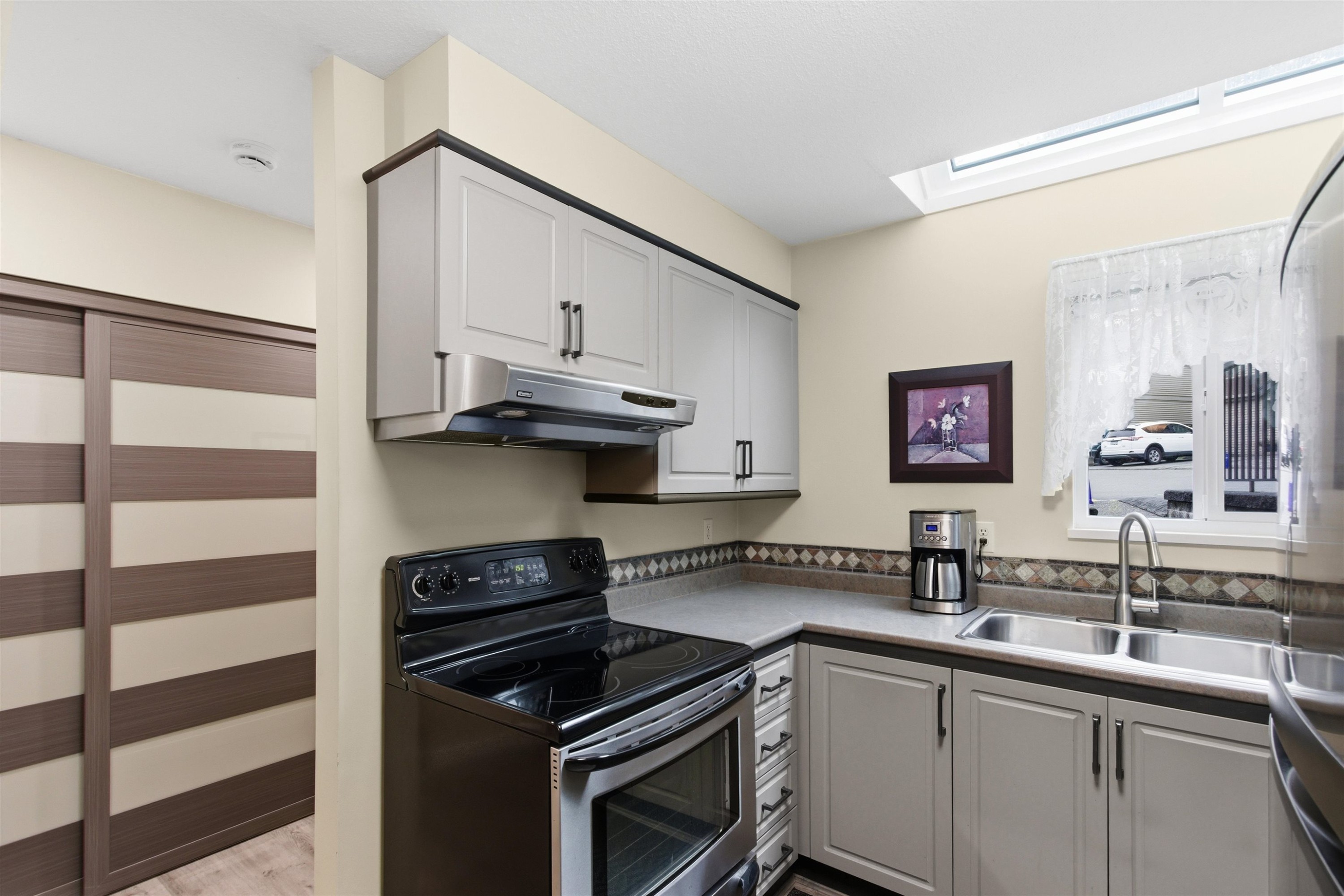 14-2736 Atlin Place, Coquitlam, BC - Indoor Photo Showing Kitchen With Double Sink