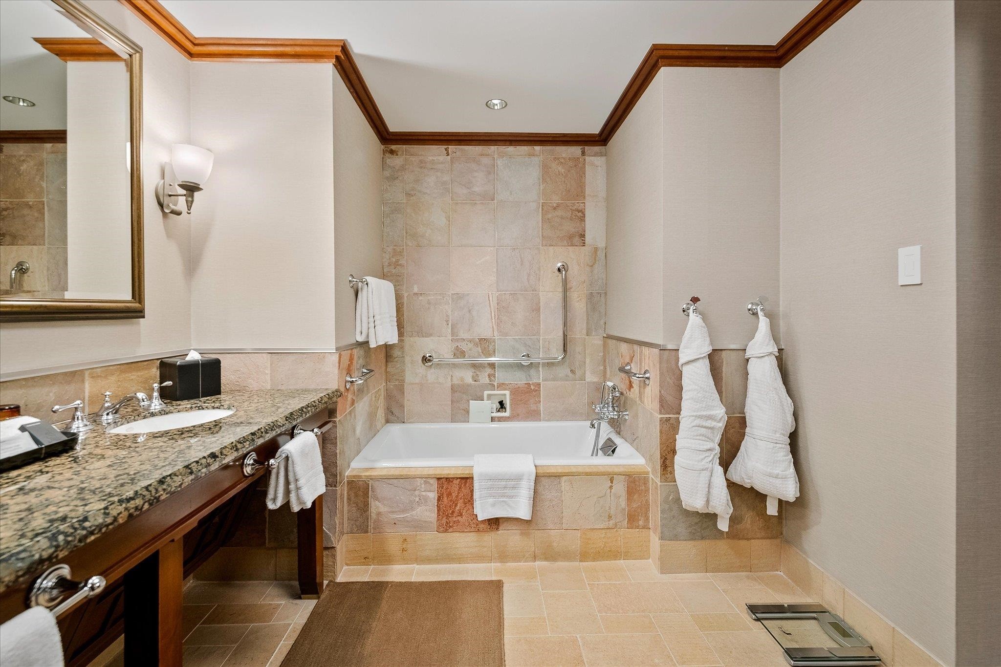 518-4591 Blackcomb Way, Whistler, BC - Indoor Photo Showing Bathroom