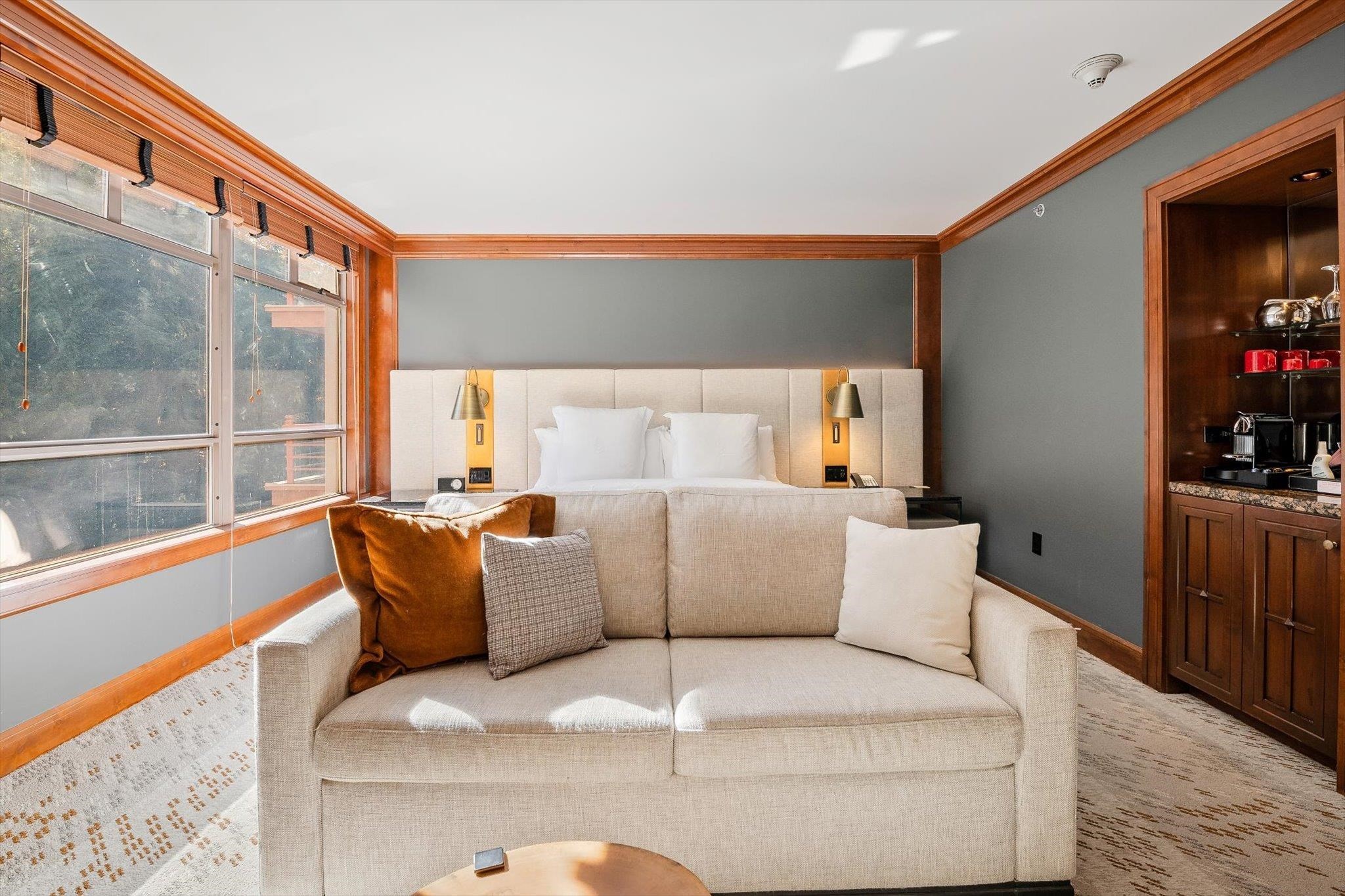 518-4591 Blackcomb Way, Whistler, BC - Indoor Photo Showing Living Room