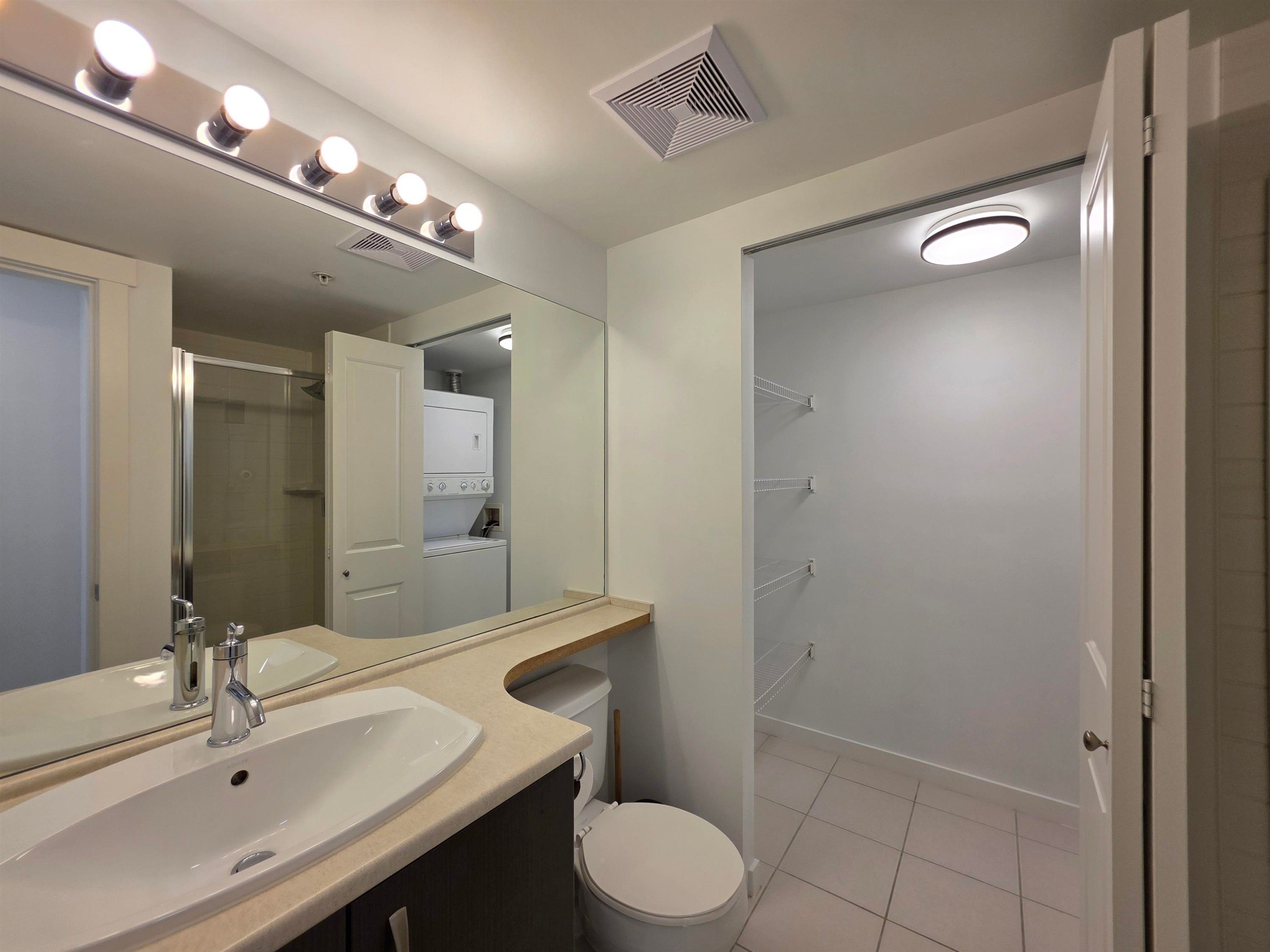 312-9299 Tomicki Avenue, Richmond, BC - Indoor Photo Showing Bathroom