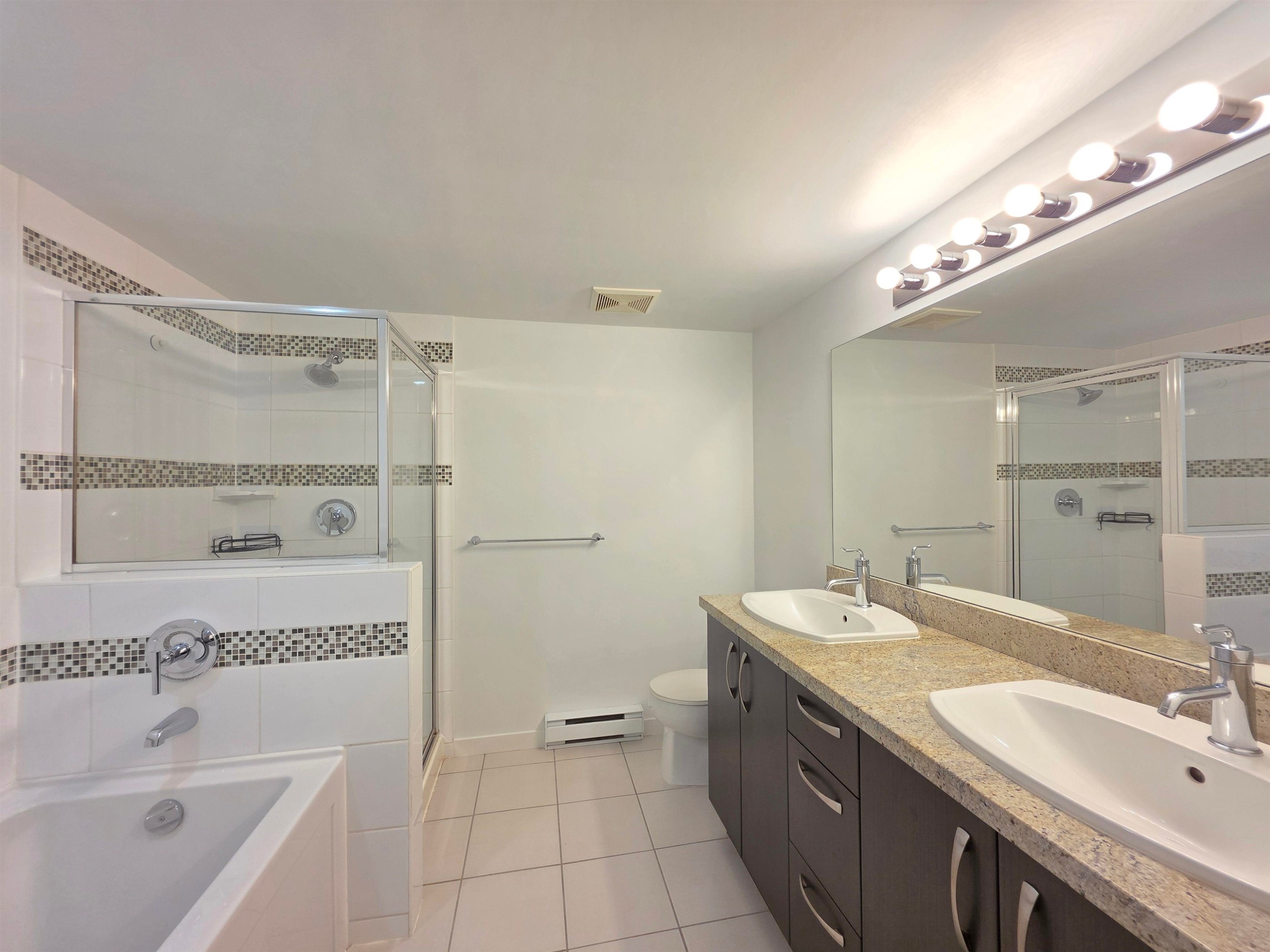 312-9299 Tomicki Avenue, Richmond, BC - Indoor Photo Showing Bathroom
