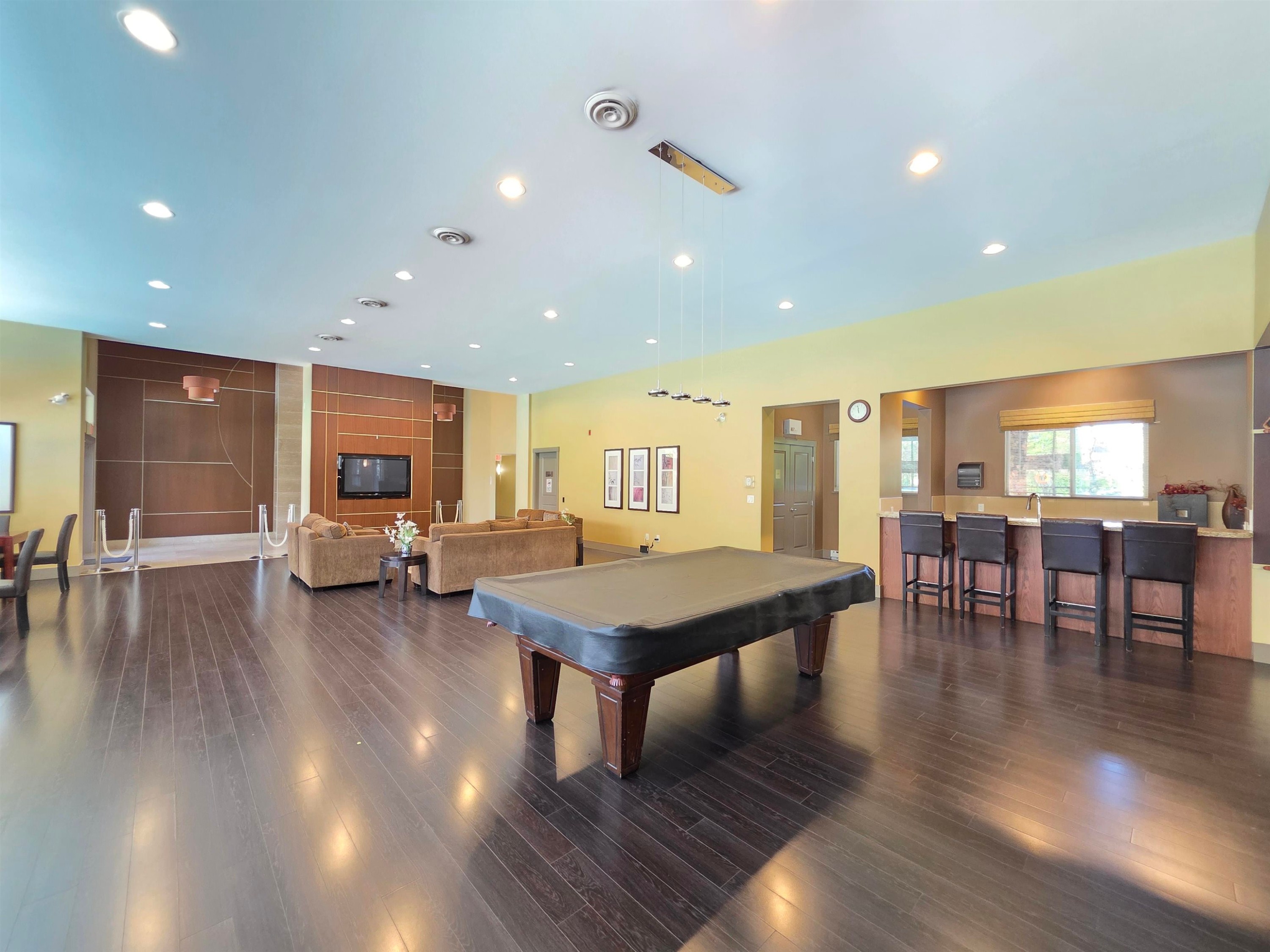 312-9299 Tomicki Avenue, Richmond, BC - Indoor Photo Showing Other Room