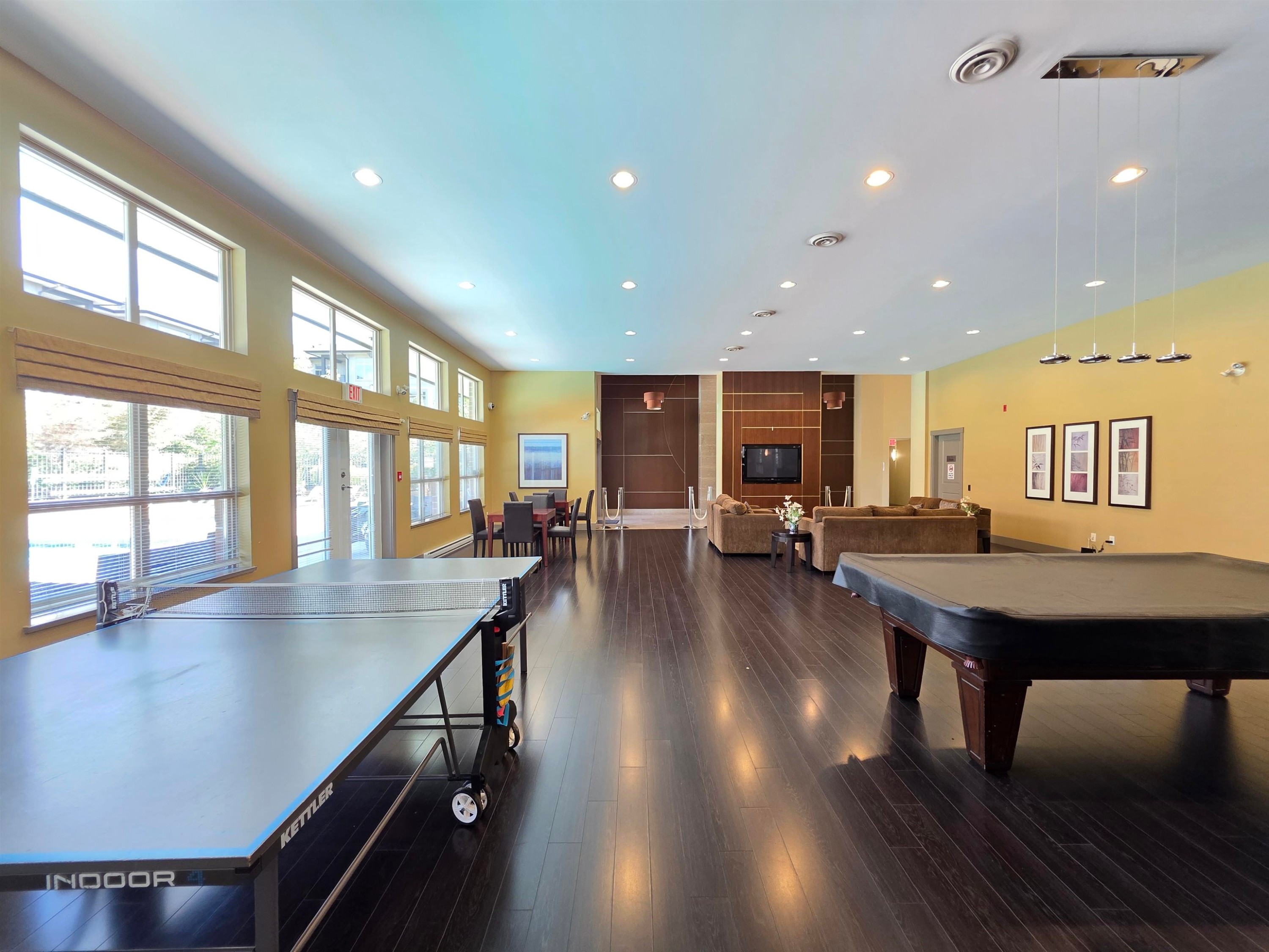 312-9299 Tomicki Avenue, Richmond, BC - Indoor Photo Showing Other Room