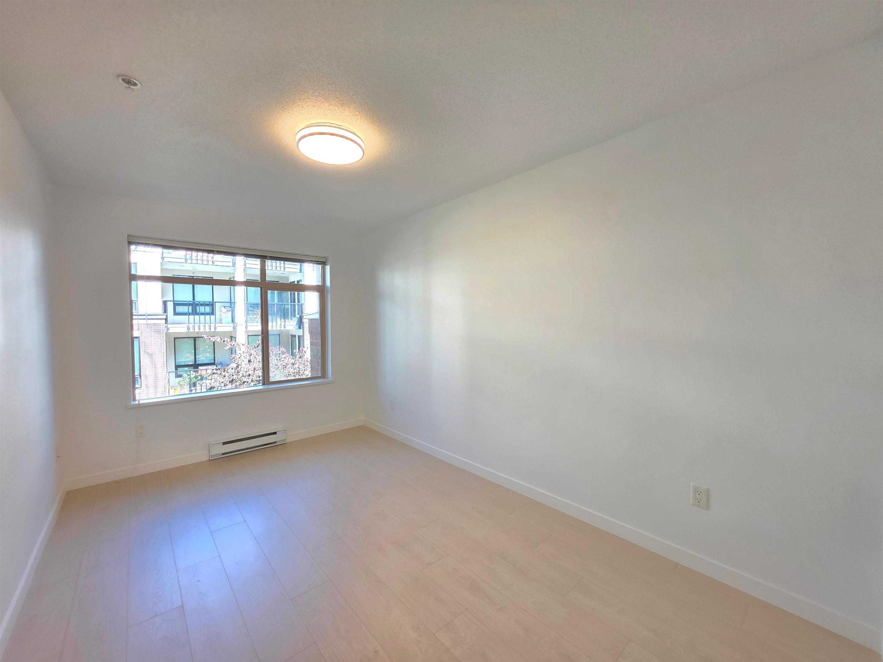 312-9299 Tomicki Avenue, Richmond, BC - Indoor Photo Showing Other Room