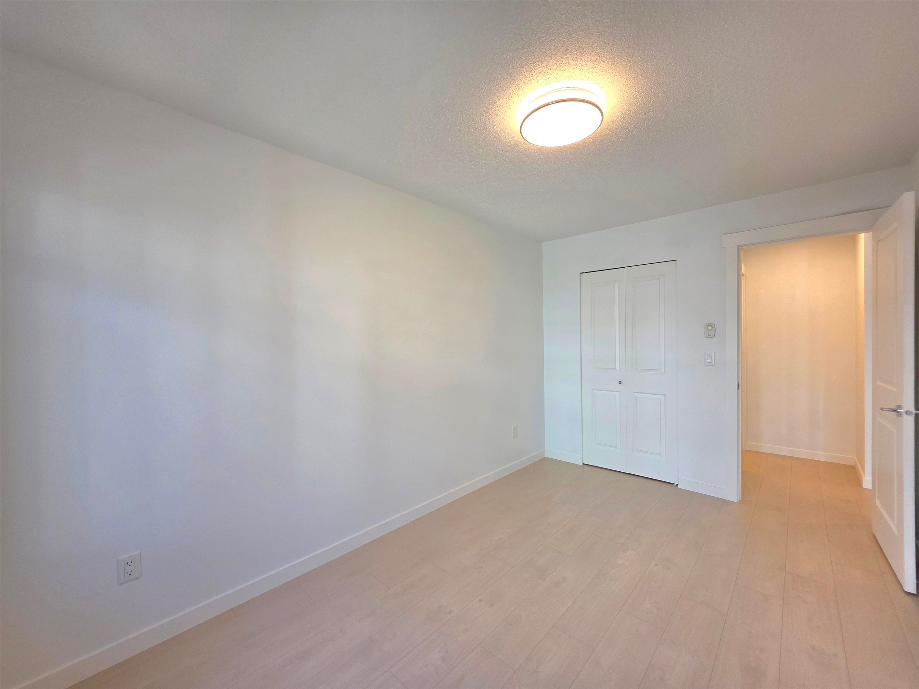 312-9299 Tomicki Avenue, Richmond, BC - Indoor Photo Showing Other Room