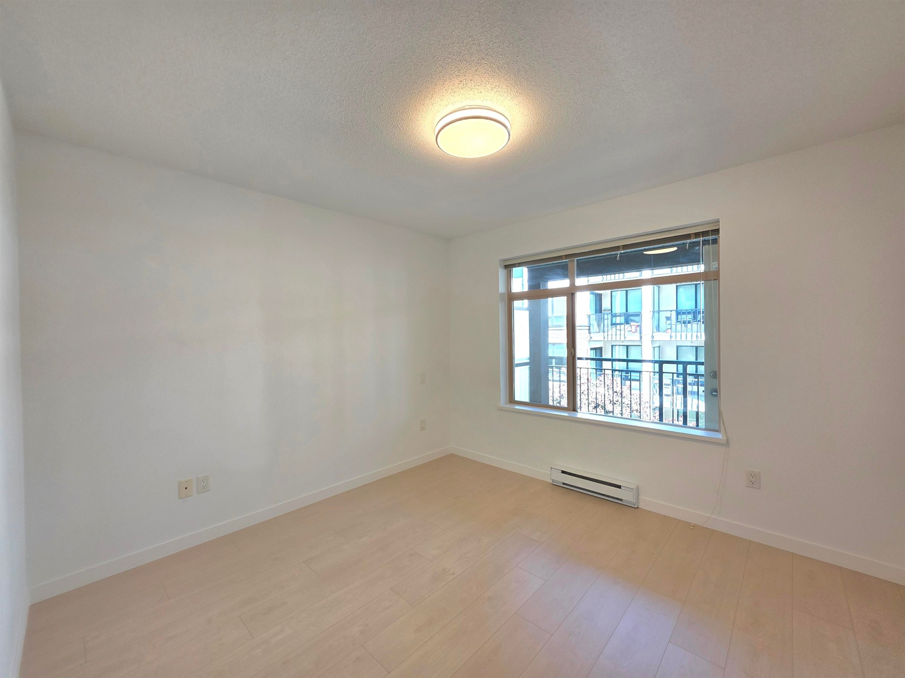 312-9299 Tomicki Avenue, Richmond, BC - Indoor Photo Showing Other Room