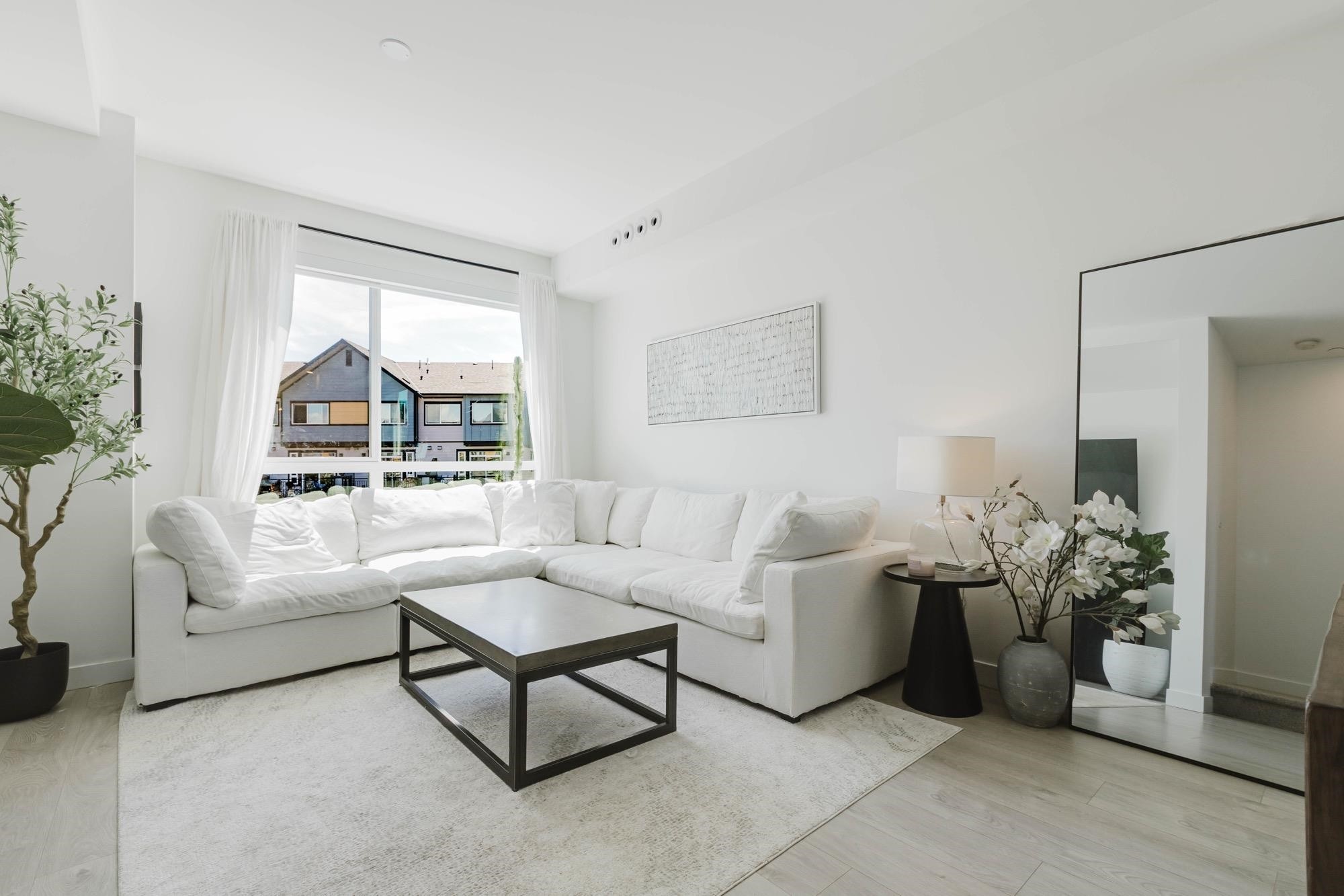 40-4375 Cormorant Way, Tsawwassen, BC - Indoor Photo Showing Living Room