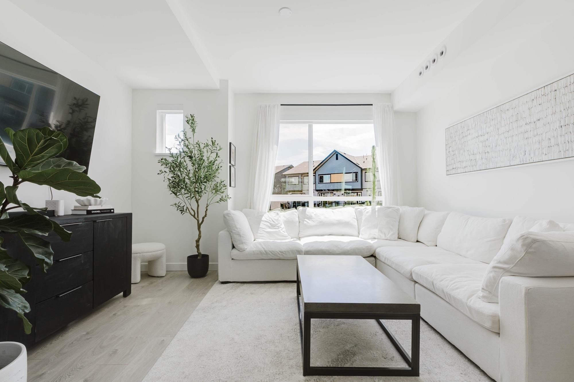 40-4375 Cormorant Way, Tsawwassen, BC - Indoor Photo Showing Living Room