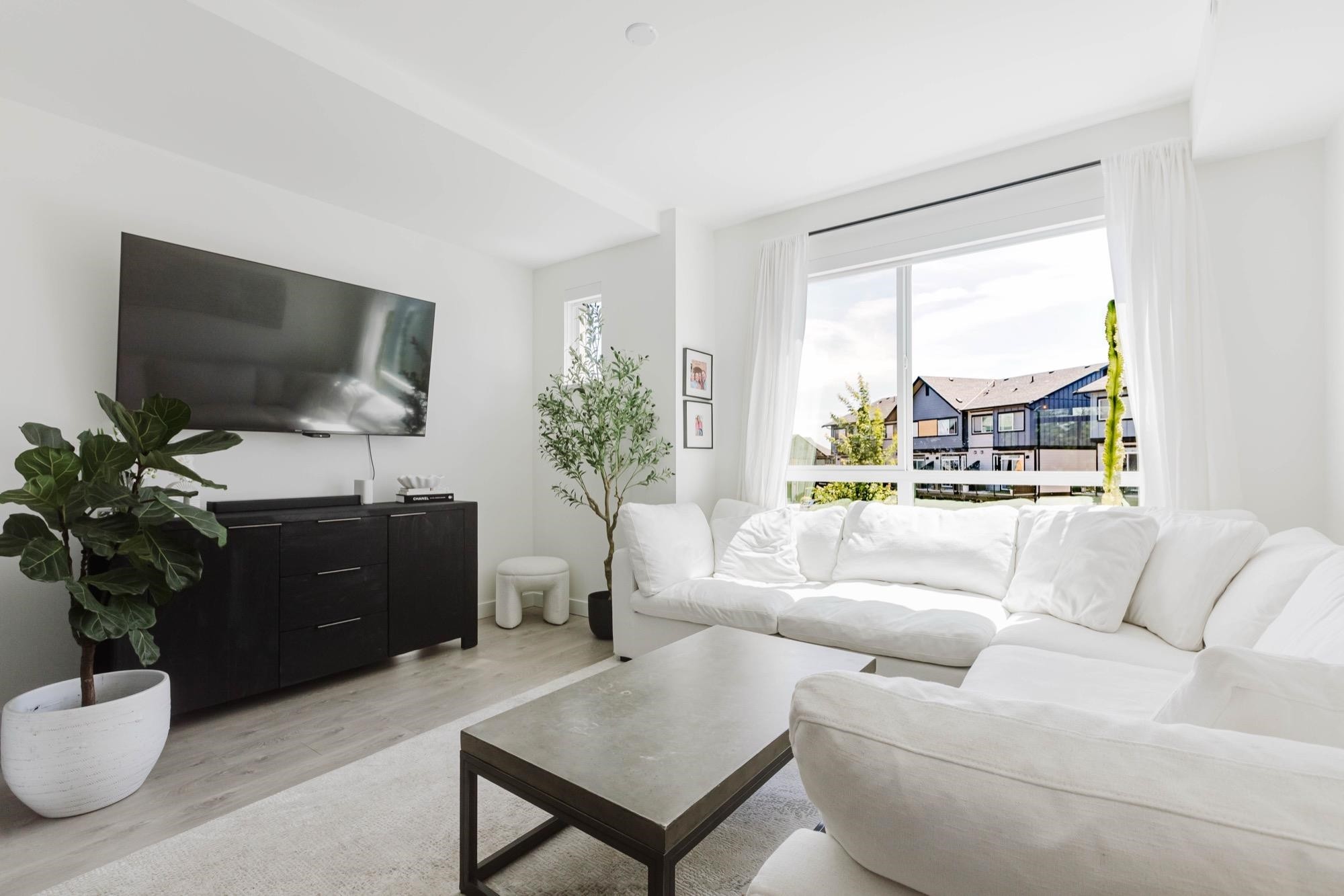 40-4375 Cormorant Way, Tsawwassen, BC - Indoor Photo Showing Living Room