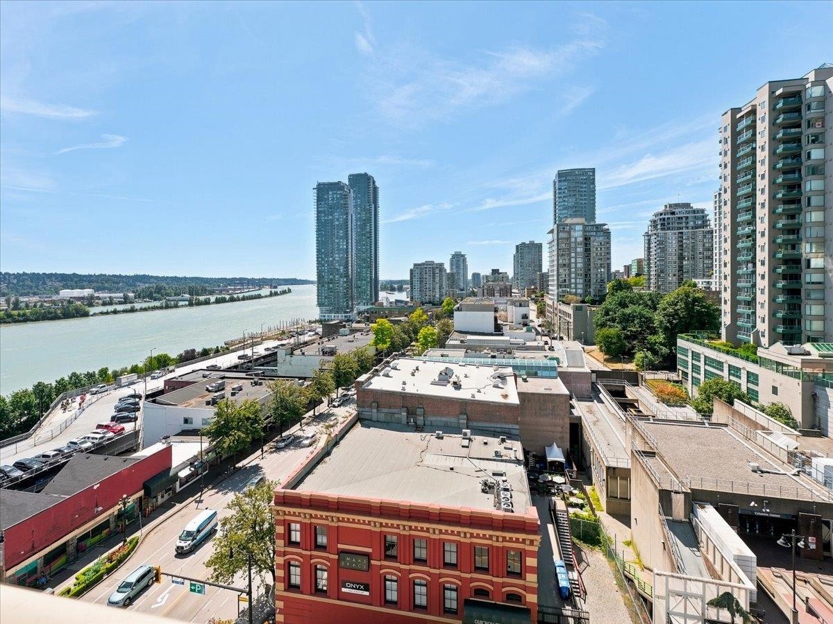702-328 Clarkson Street, New Westminster, BC - Outdoor With View