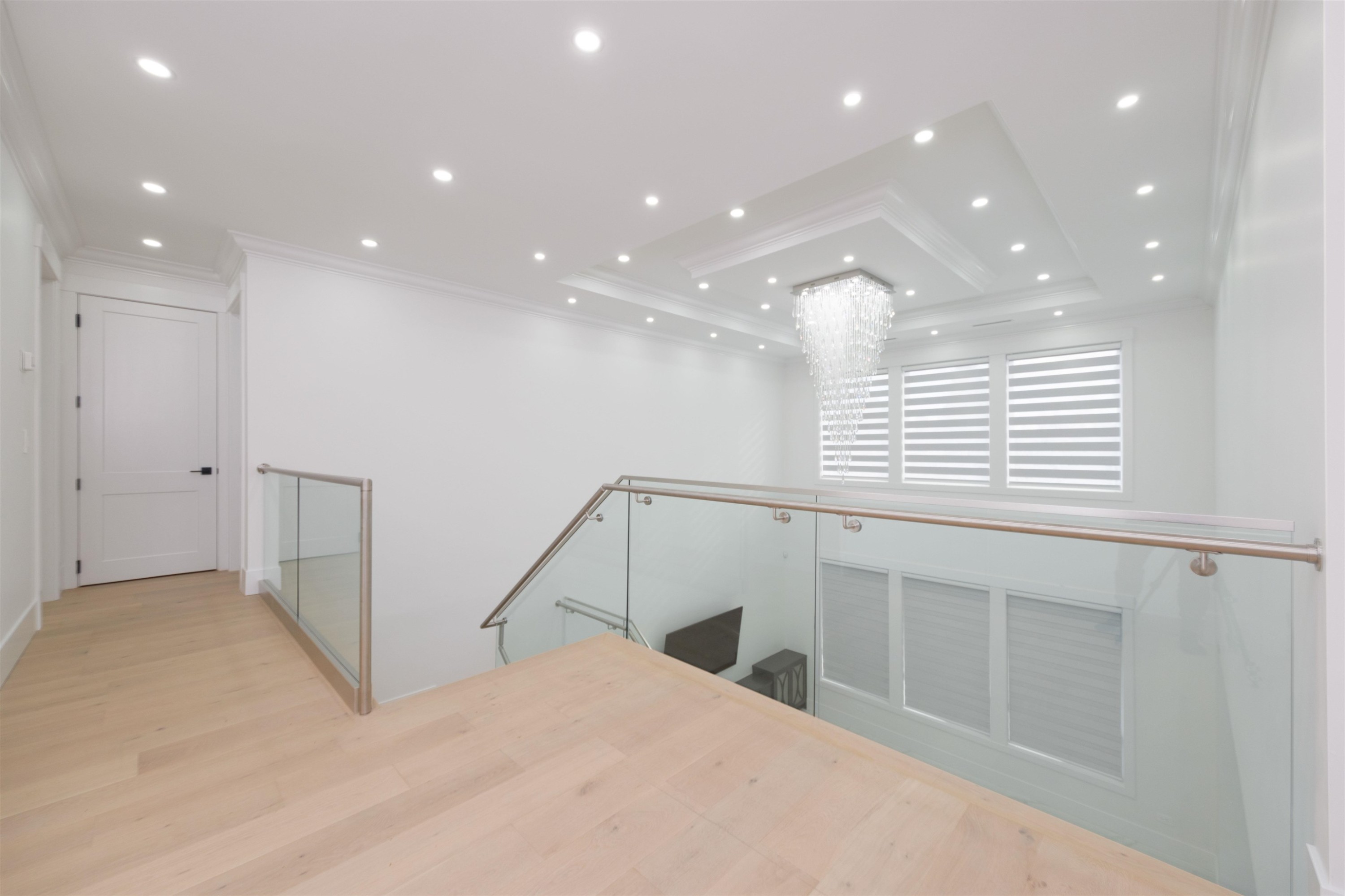 1100 Como Lake Avenue, Coquitlam, BC - Indoor Photo Showing Other Room