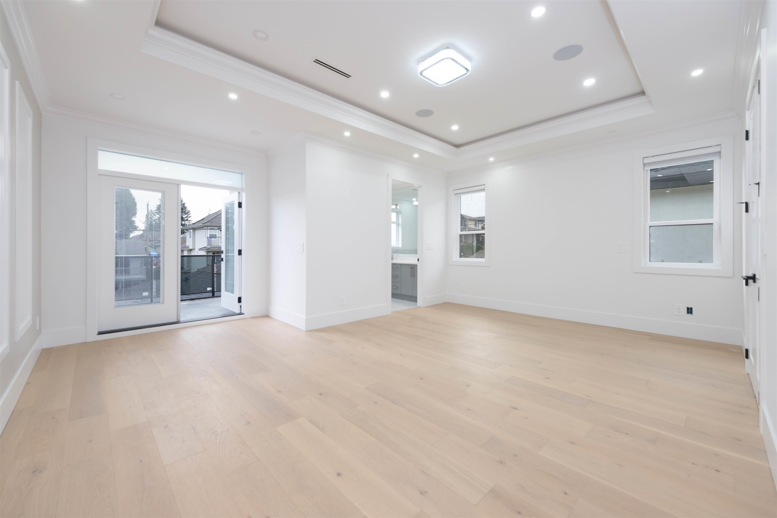 1100 Como Lake Avenue, Coquitlam, BC - Indoor Photo Showing Other Room
