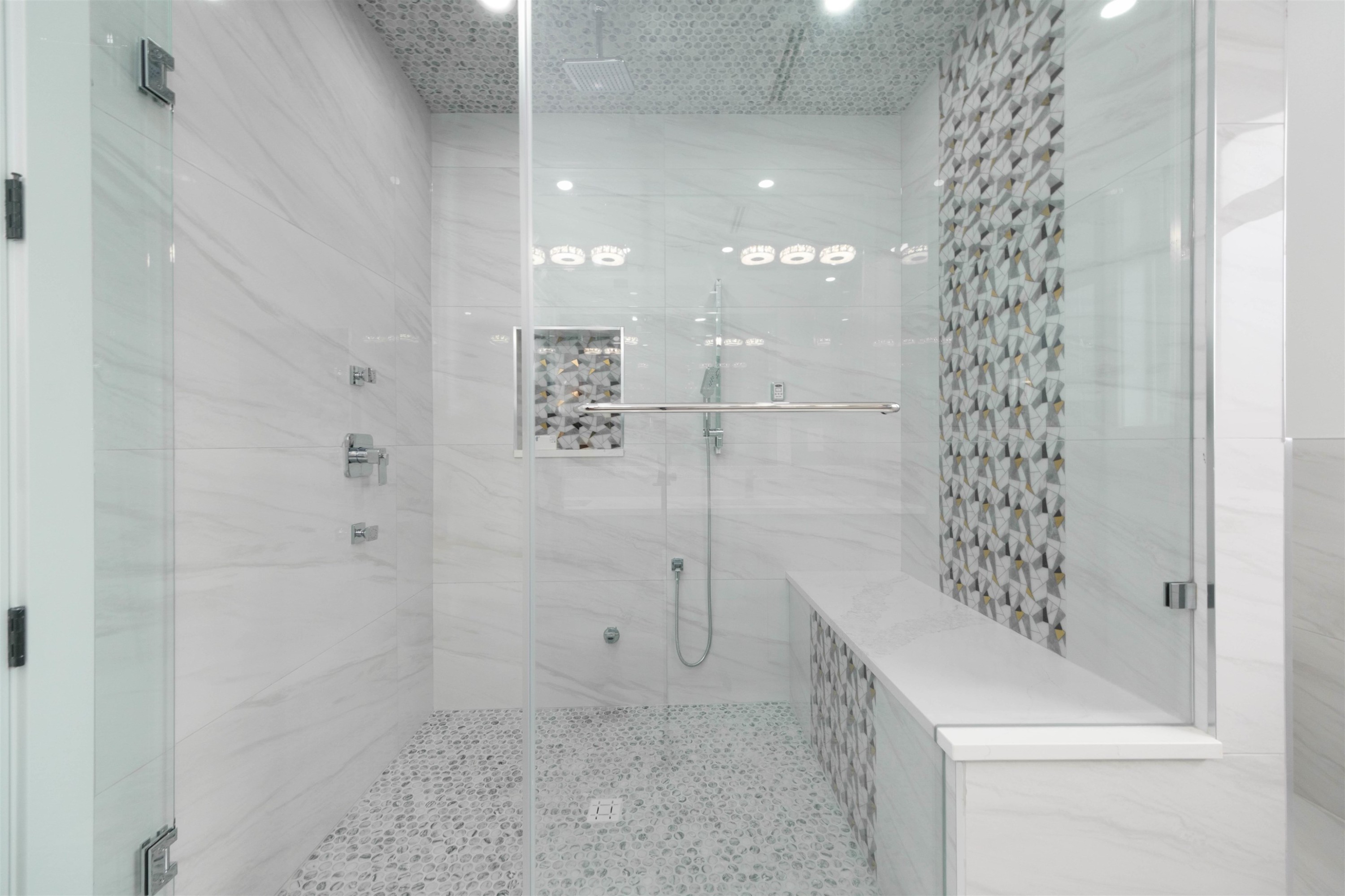 1100 Como Lake Avenue, Coquitlam, BC - Indoor Photo Showing Bathroom