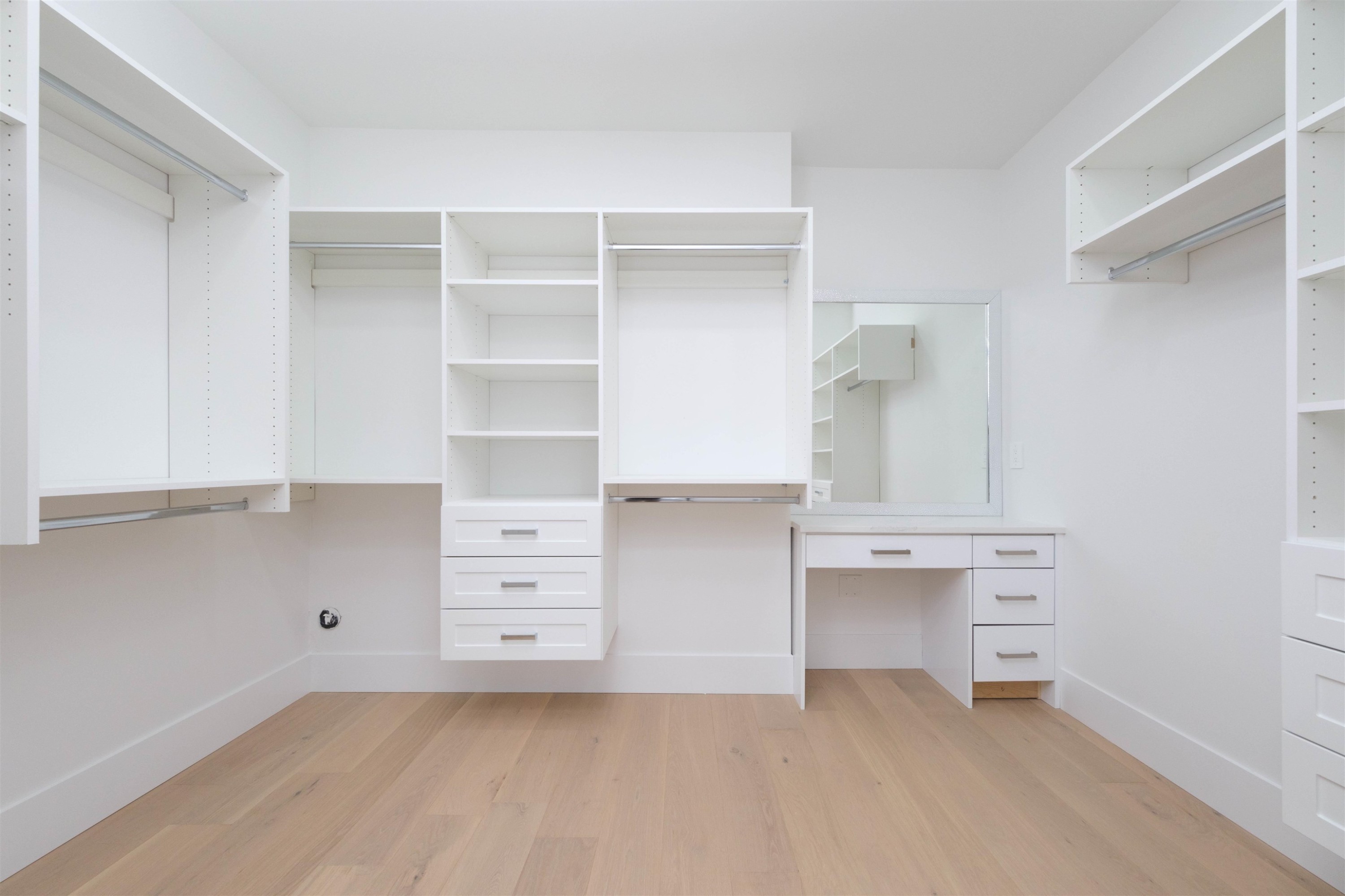 1100 Como Lake Avenue, Coquitlam, BC - Indoor Photo Showing Other Room