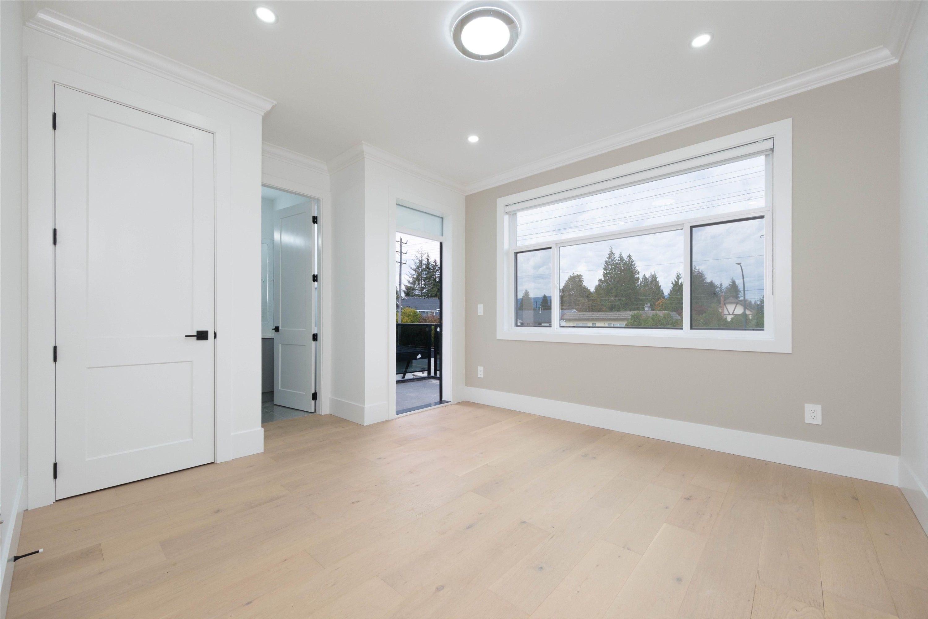 1100 Como Lake Avenue, Coquitlam, BC - Indoor Photo Showing Other Room